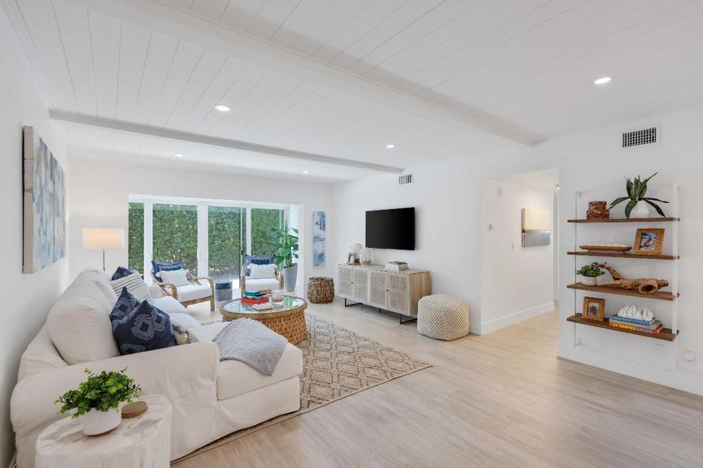 Photo of 315 Venetian Drive #3, Delray Beach, FL 33483 (MLS # R11152311)