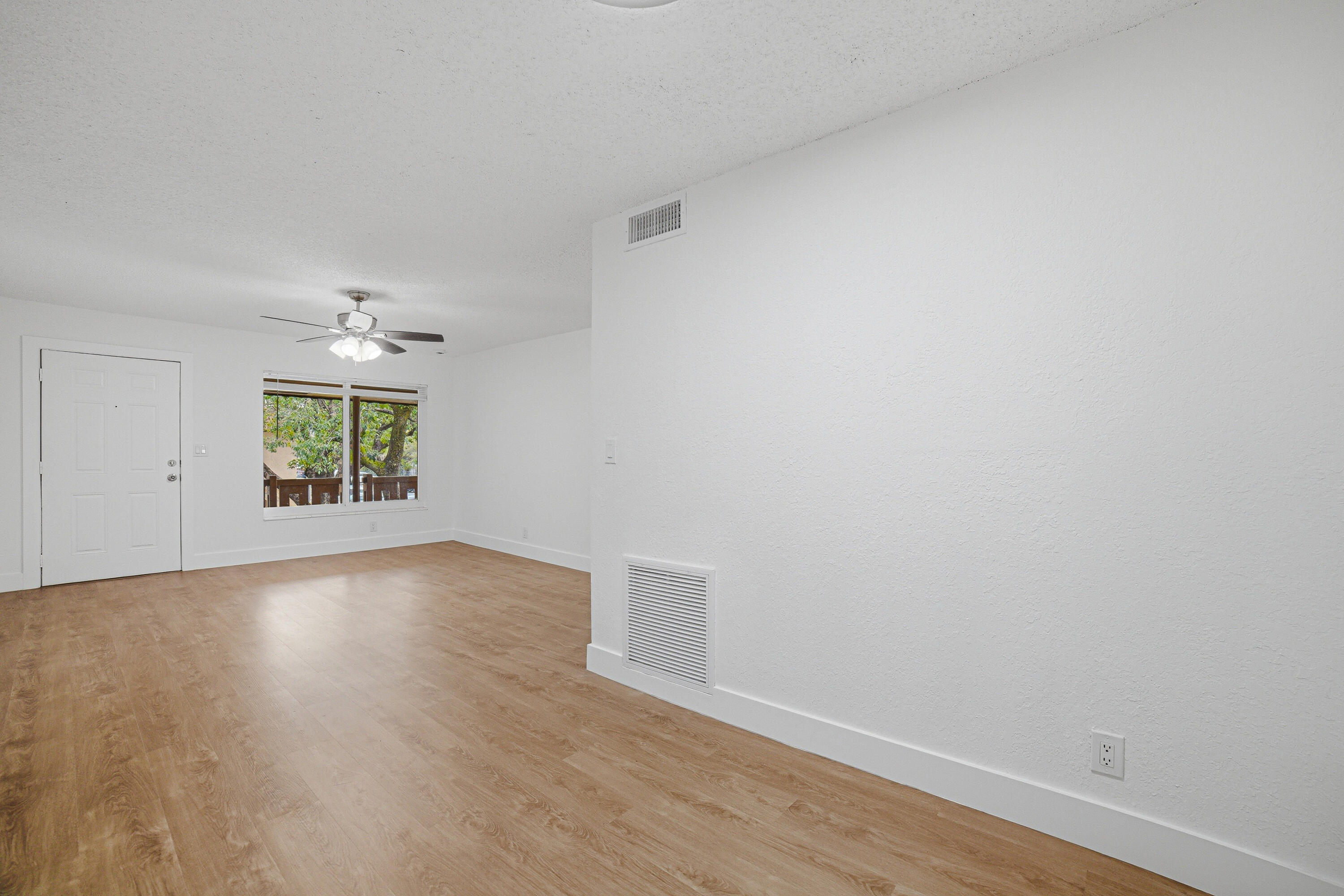 LAKESIDE CONDO AT LAUDERDALE - Residential