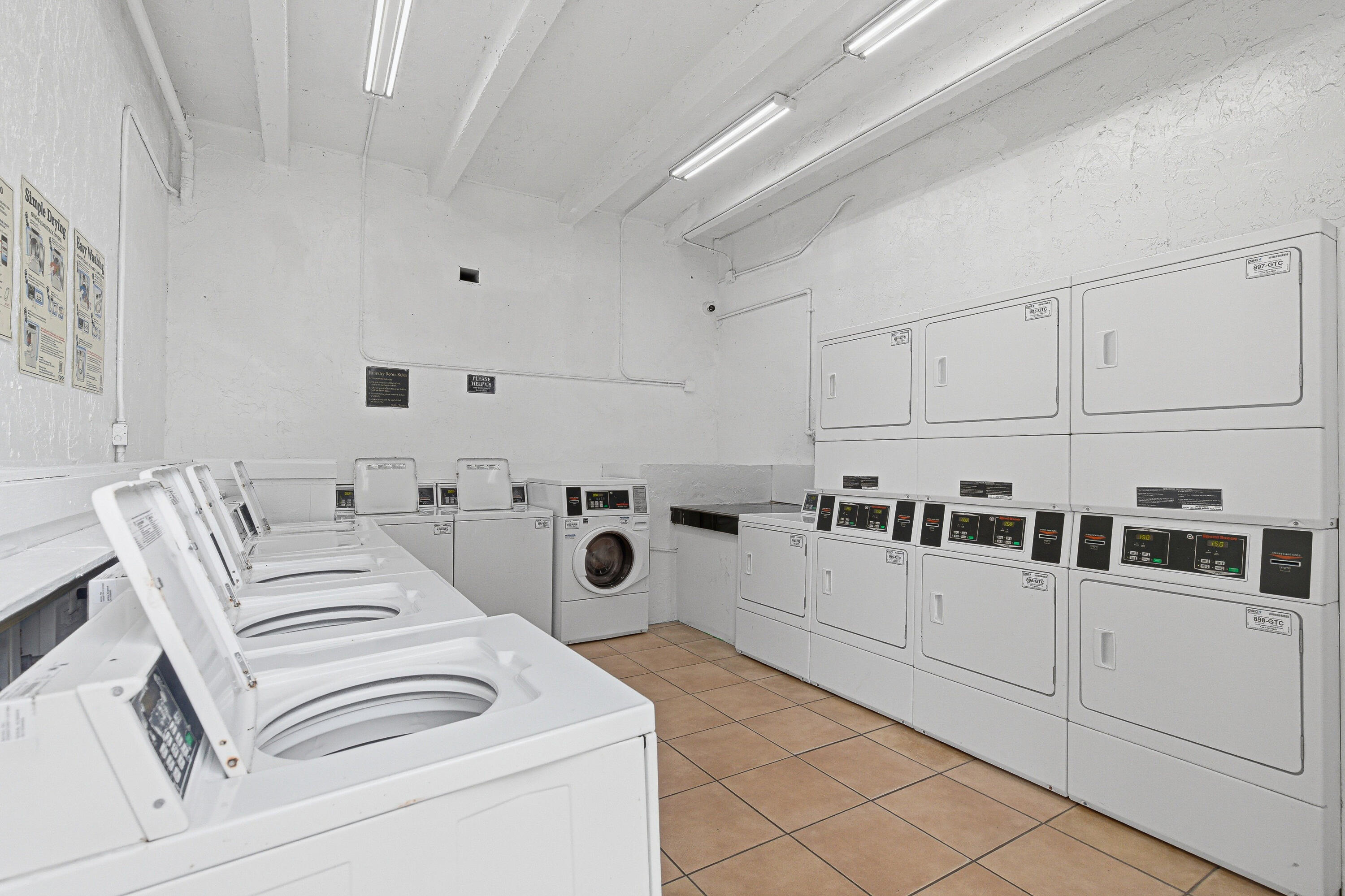 LAKESIDE CONDO AT LAUDERDALE - Residential