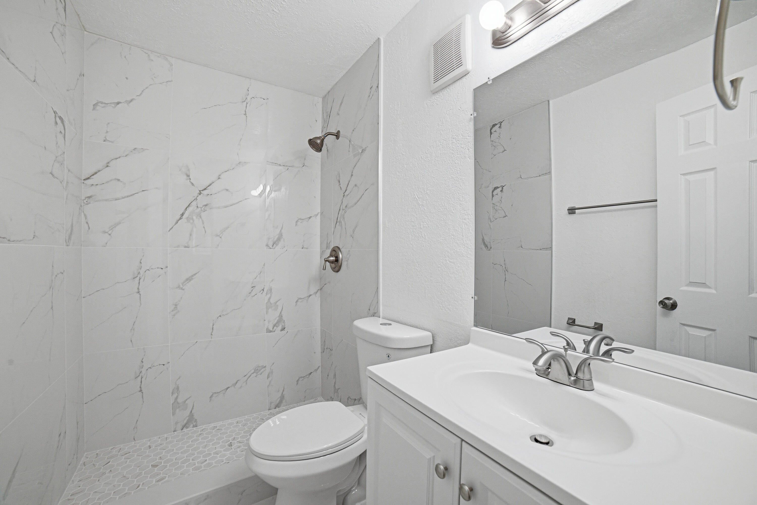 LAKESIDE CONDO AT LAUDERDALE - Residential