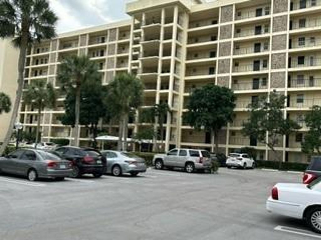Photo of 3050 N Palm Aire Drive #704, Pompano Beach, FL 33069 (MLS # F10420365)