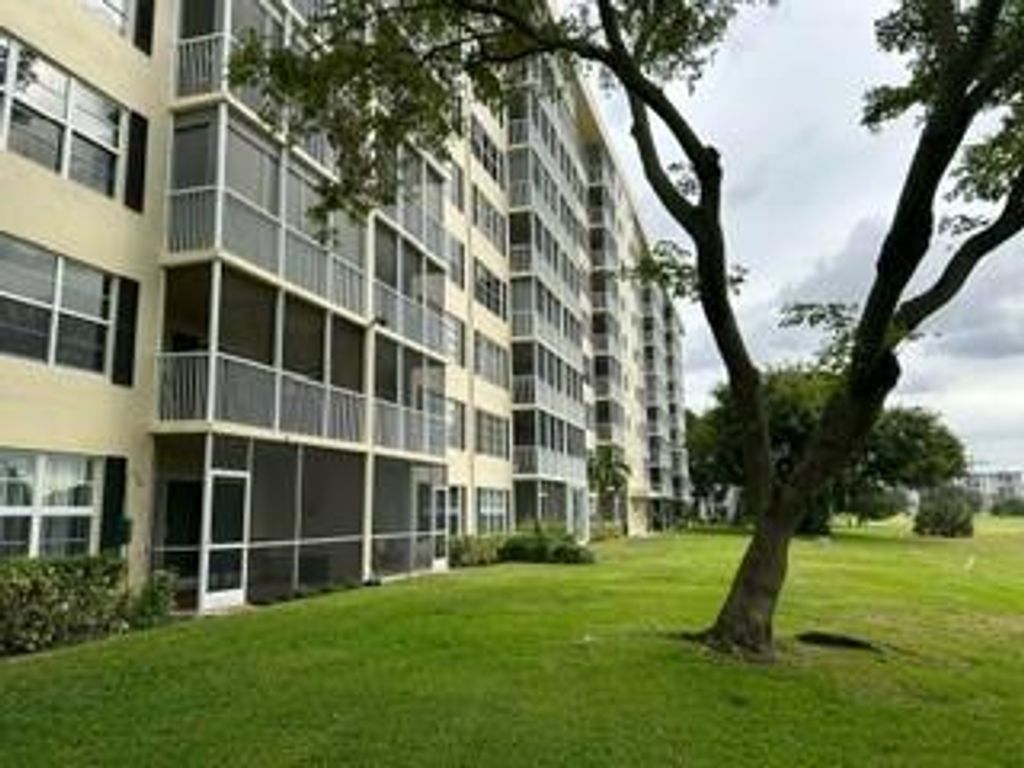 Photo of 3050 N Palm Aire Drive #704, Pompano Beach, FL 33069 (MLS # F10420365)