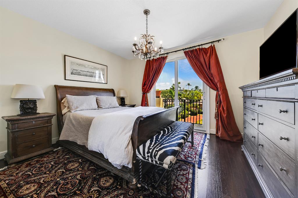 LAKE SHORES LANTANA - Residential