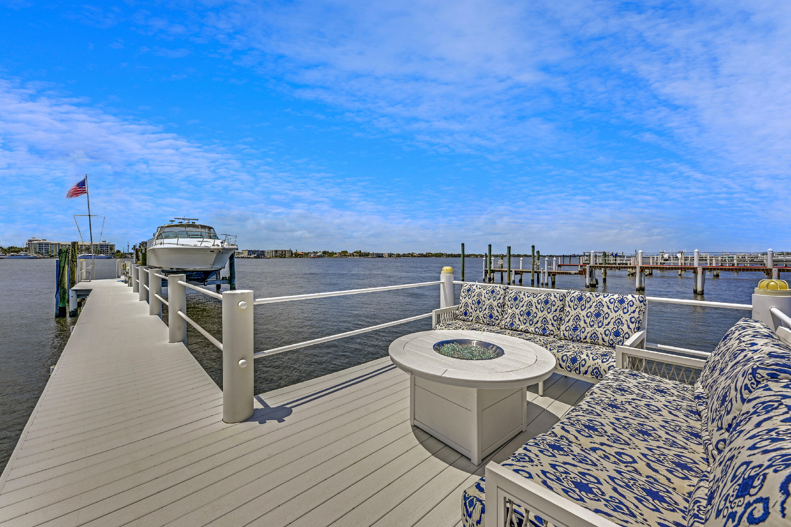 LAKE SHORES LANTANA - Residential