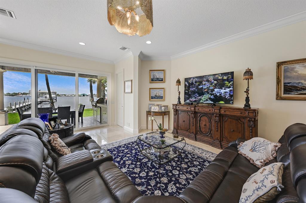 LAKE SHORES LANTANA - Residential