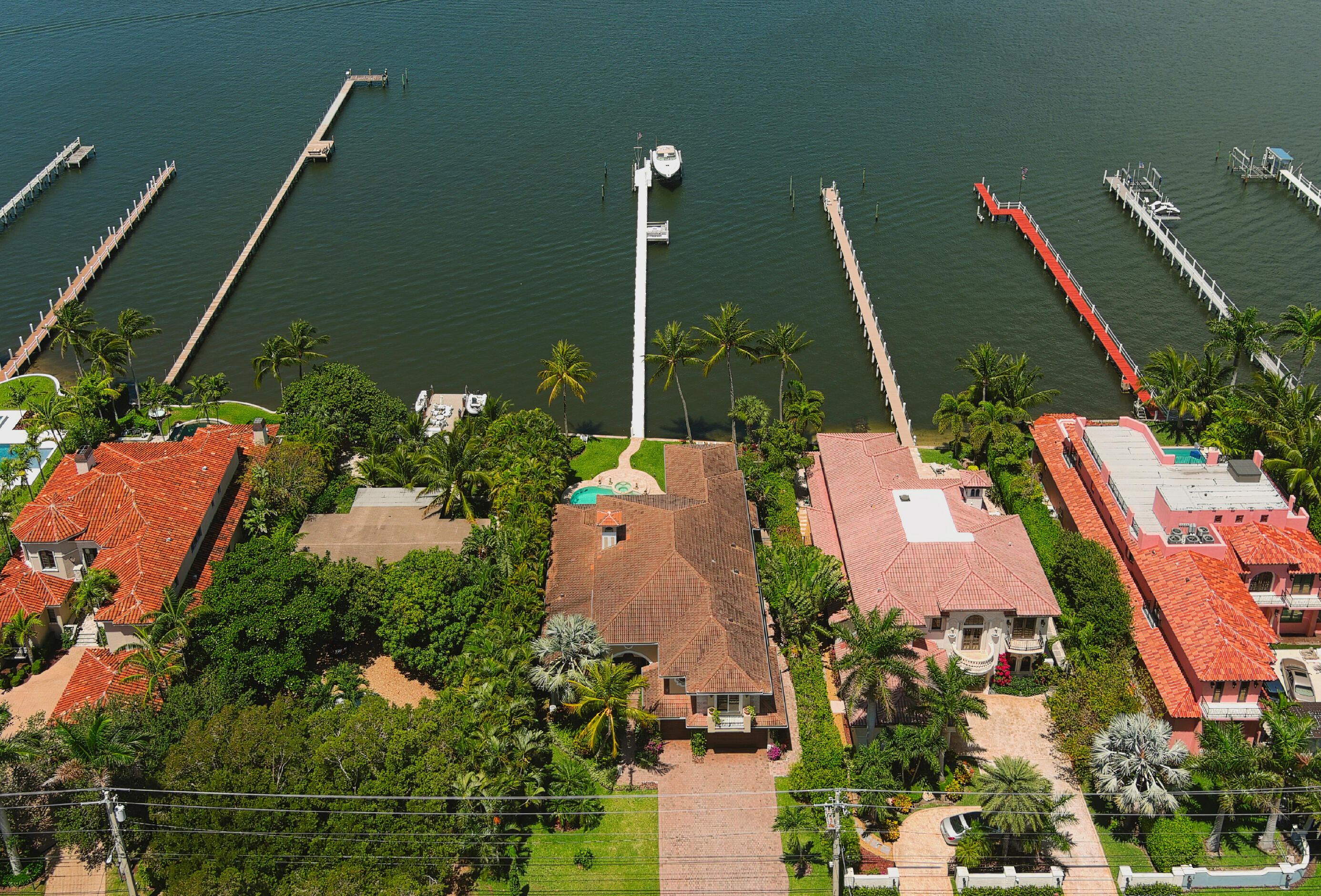 LAKE SHORES LANTANA - Residential