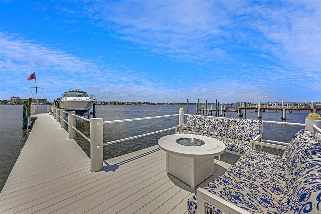 LAKE SHORES LANTANA - Residential