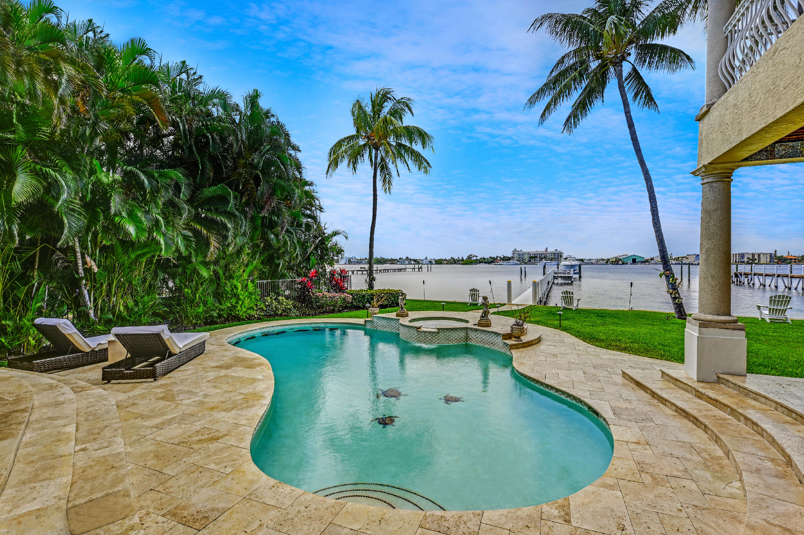 LAKE SHORES LANTANA - Residential