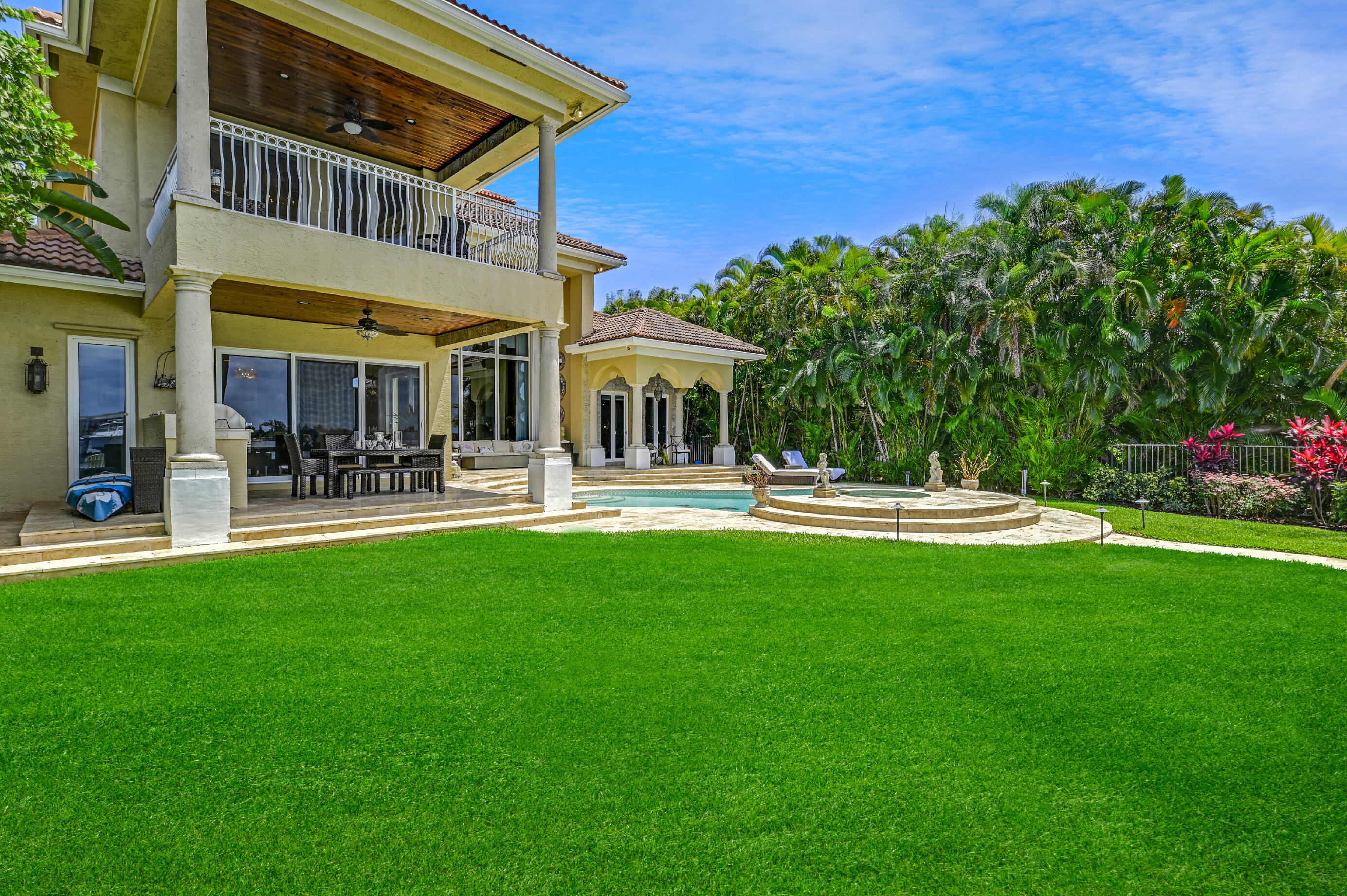 LAKE SHORES LANTANA - Residential