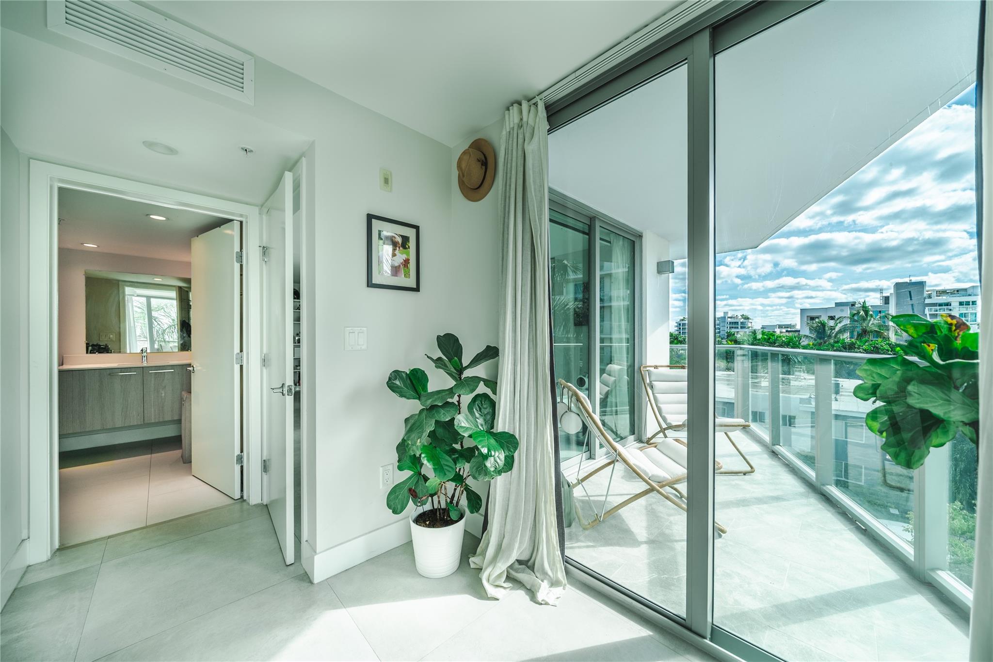 THE PALMS - Residential