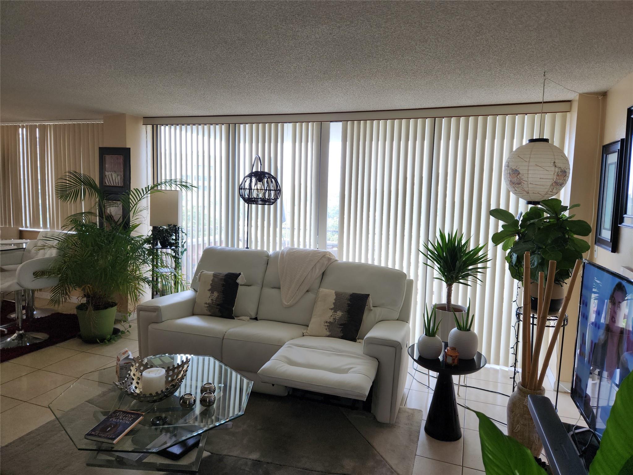 Spacious 2 Bed / 2 Bath Condo – Available 9/1/25 OR BEFORE
Bright and tile floors throughout, a large private balcony. The oversized master bedroom includes a walk-in closet.
The well-maintained building offers an elevator, renovated laundry facilities, a secure lobby with cameras, assigned parking, and guest parking.
Utilities included: Water, valet garbage pickup, basic internet, and cable. Enjoy access to the community pool.
Prime location near shopping, dining, schools, parks, and public transportation – just minutes from Inverrary Plaza and Sunrise University Plaza.