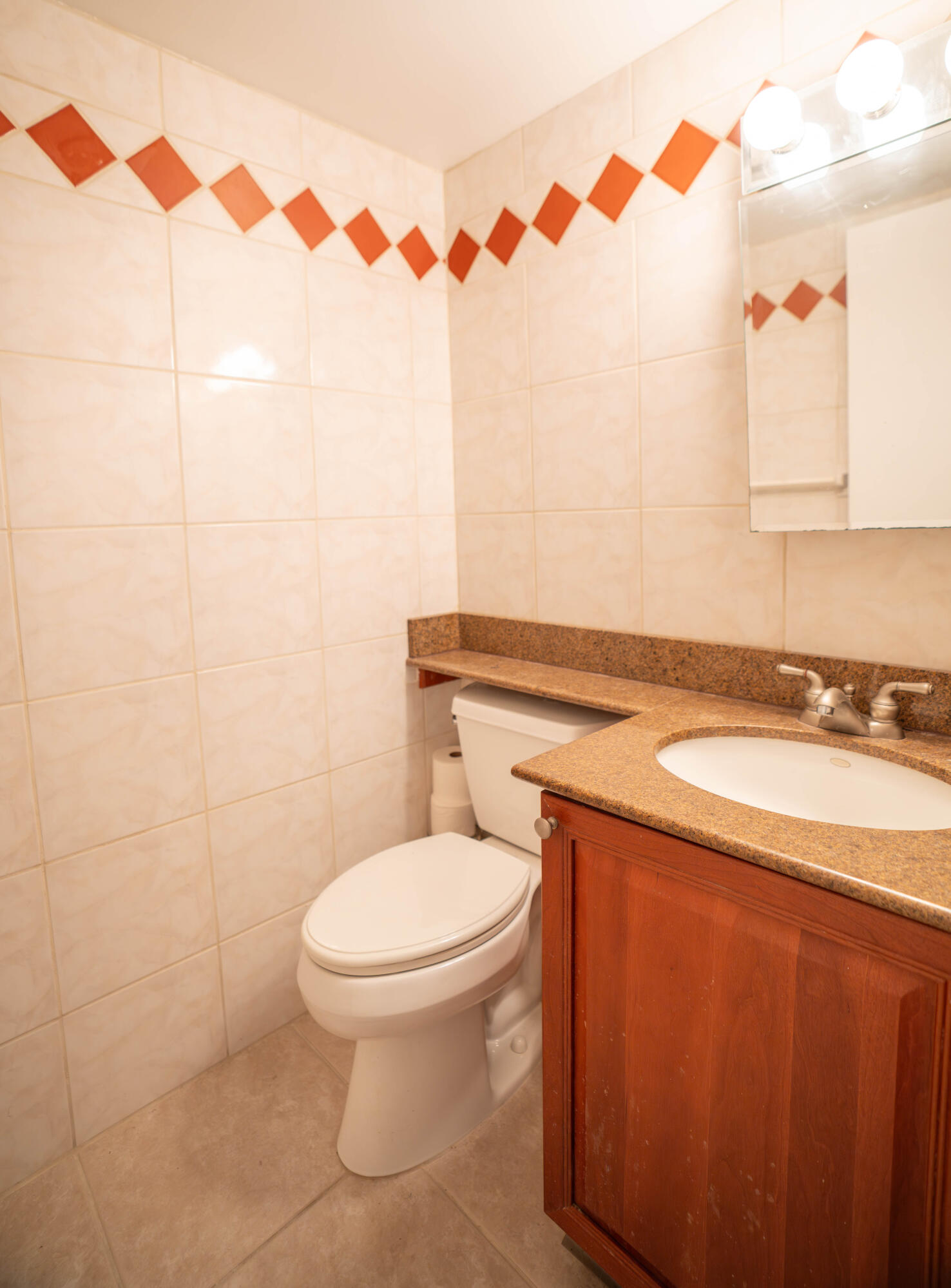 VILLAGE GREEN WINDSOR CONDO - Residential Lease