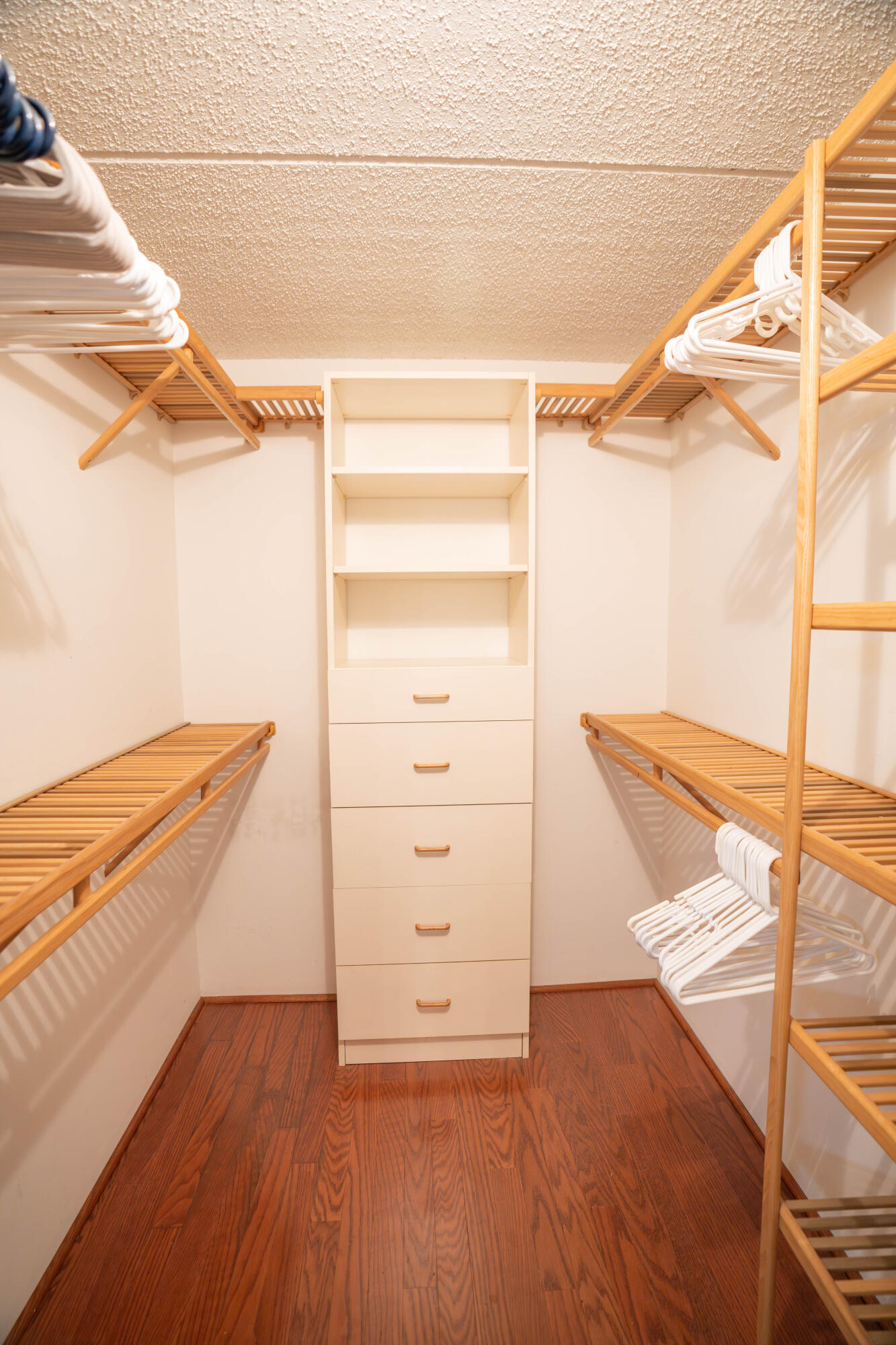 VILLAGE GREEN WINDSOR CONDO - Residential Lease