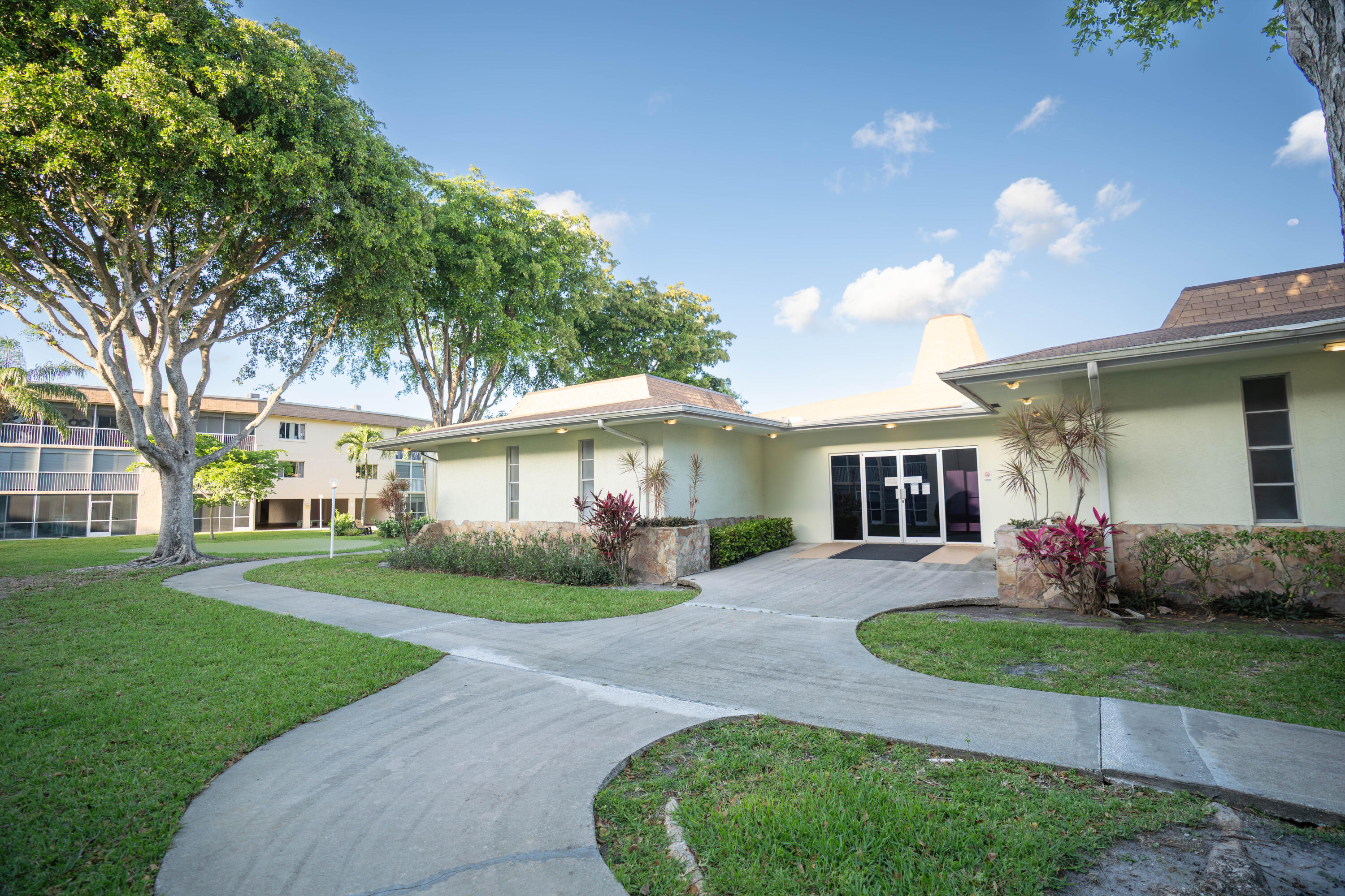 VILLAGE GREEN WINDSOR CONDO - Residential Lease