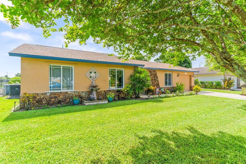 Photo of 262 Sandpiper Avenue, Royal Palm Beach, FL 33411 (MLS # R10997191)