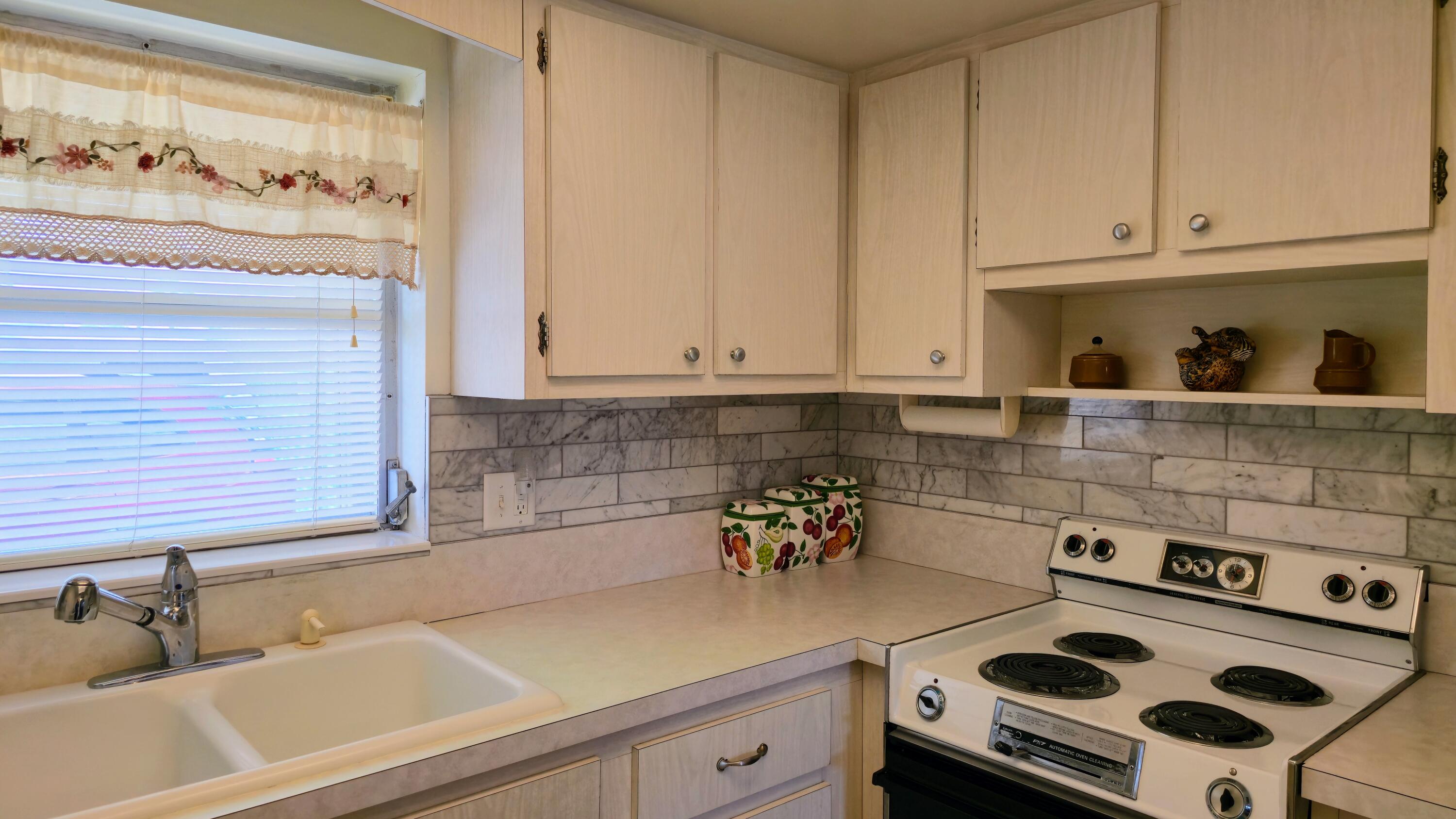 CRESTHAVEN VILLAS 2 CONDO - Residential