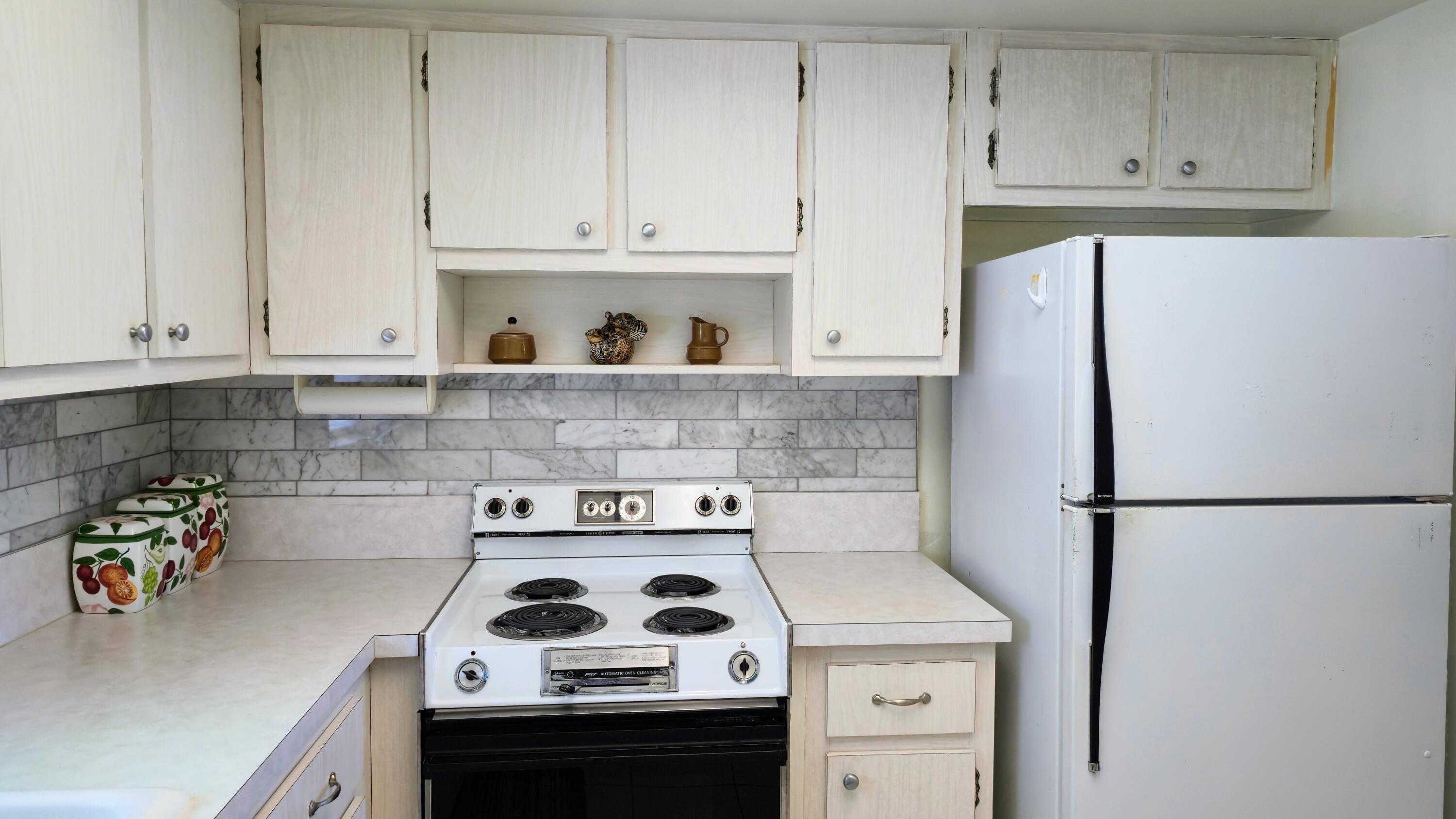 CRESTHAVEN VILLAS 2 CONDO - Residential