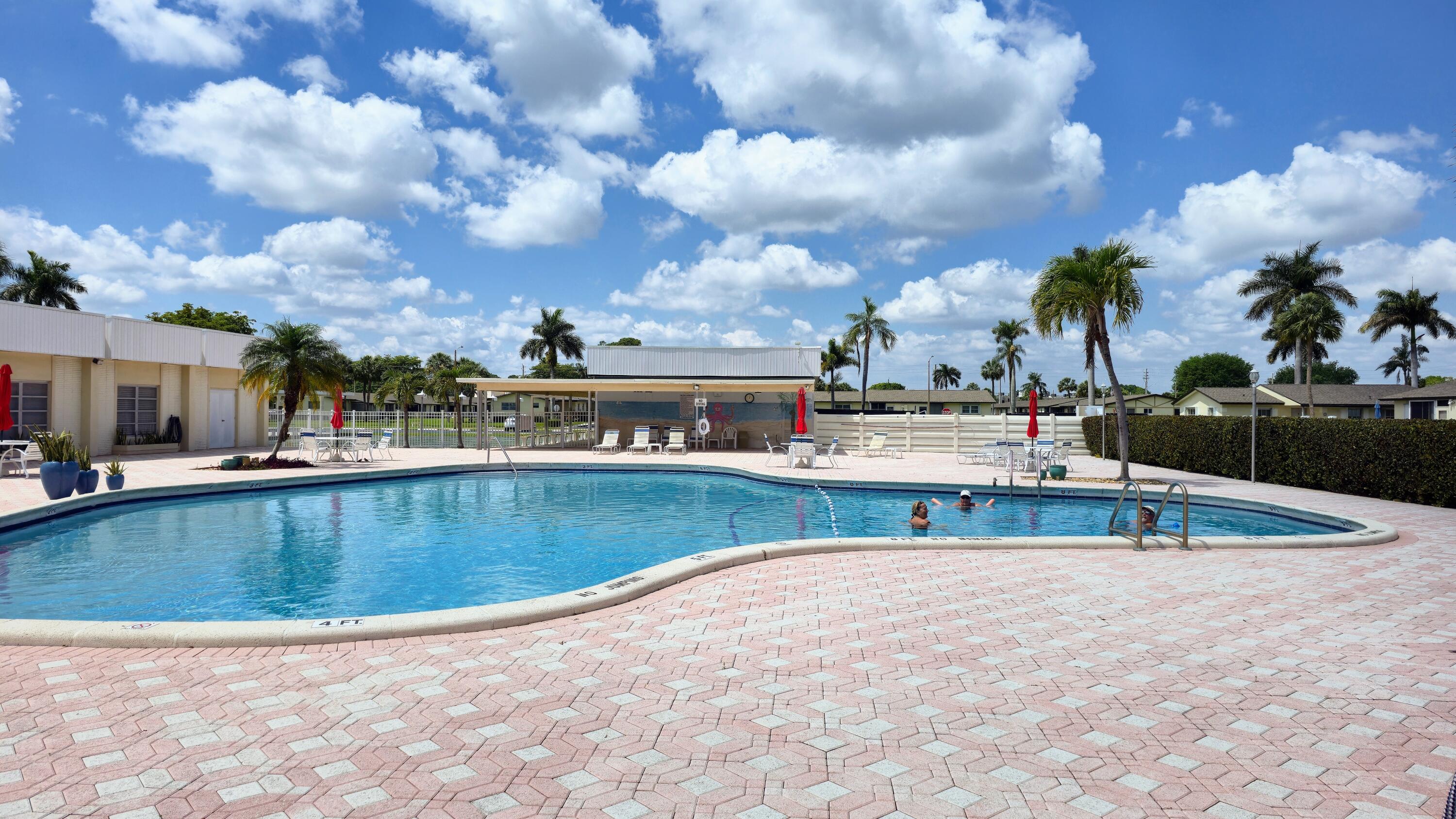 CRESTHAVEN VILLAS 2 CONDO - Residential