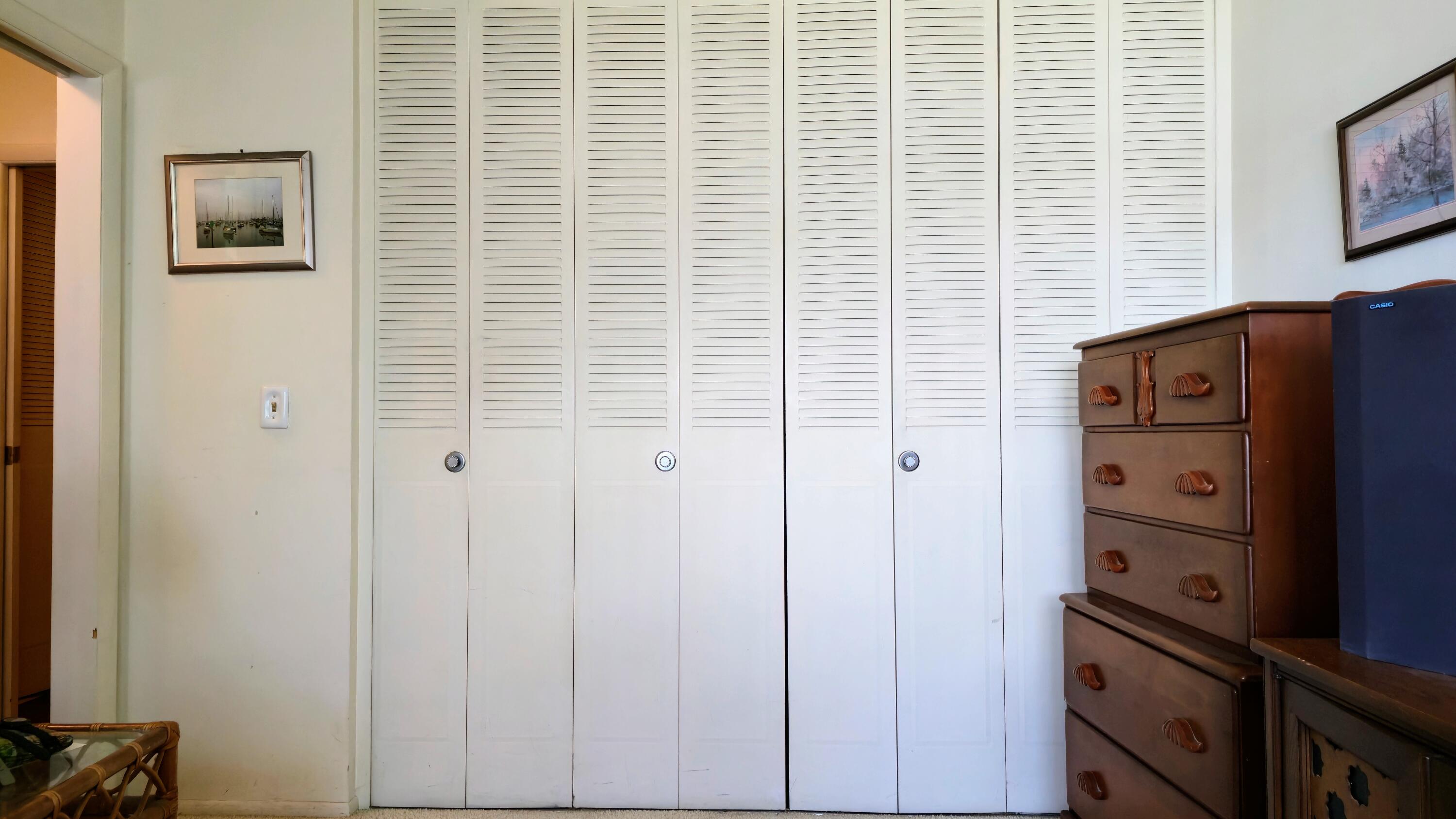 CRESTHAVEN VILLAS 2 CONDO - Residential