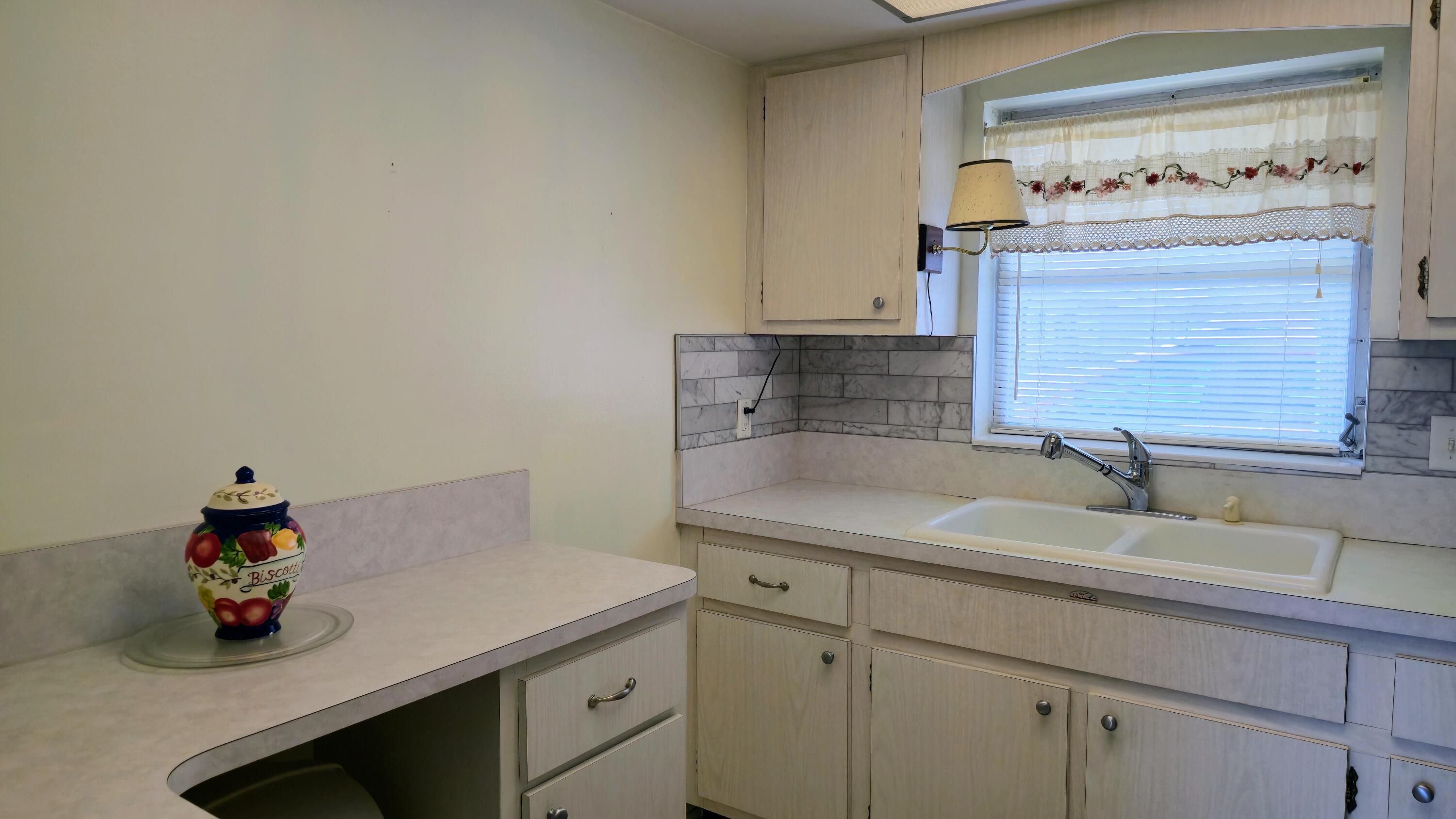 CRESTHAVEN VILLAS 2 CONDO - Residential