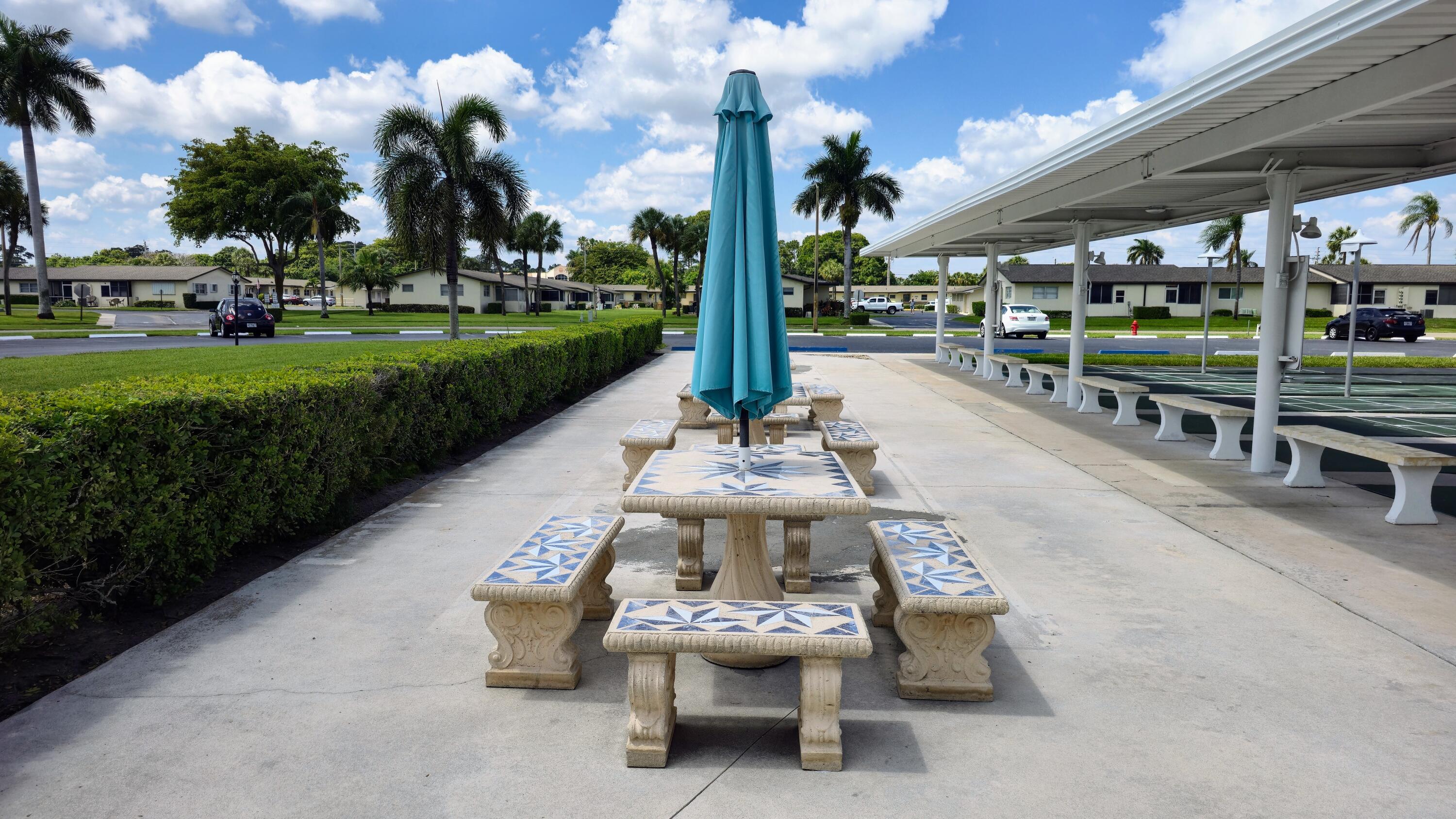 CRESTHAVEN VILLAS 2 CONDO - Residential