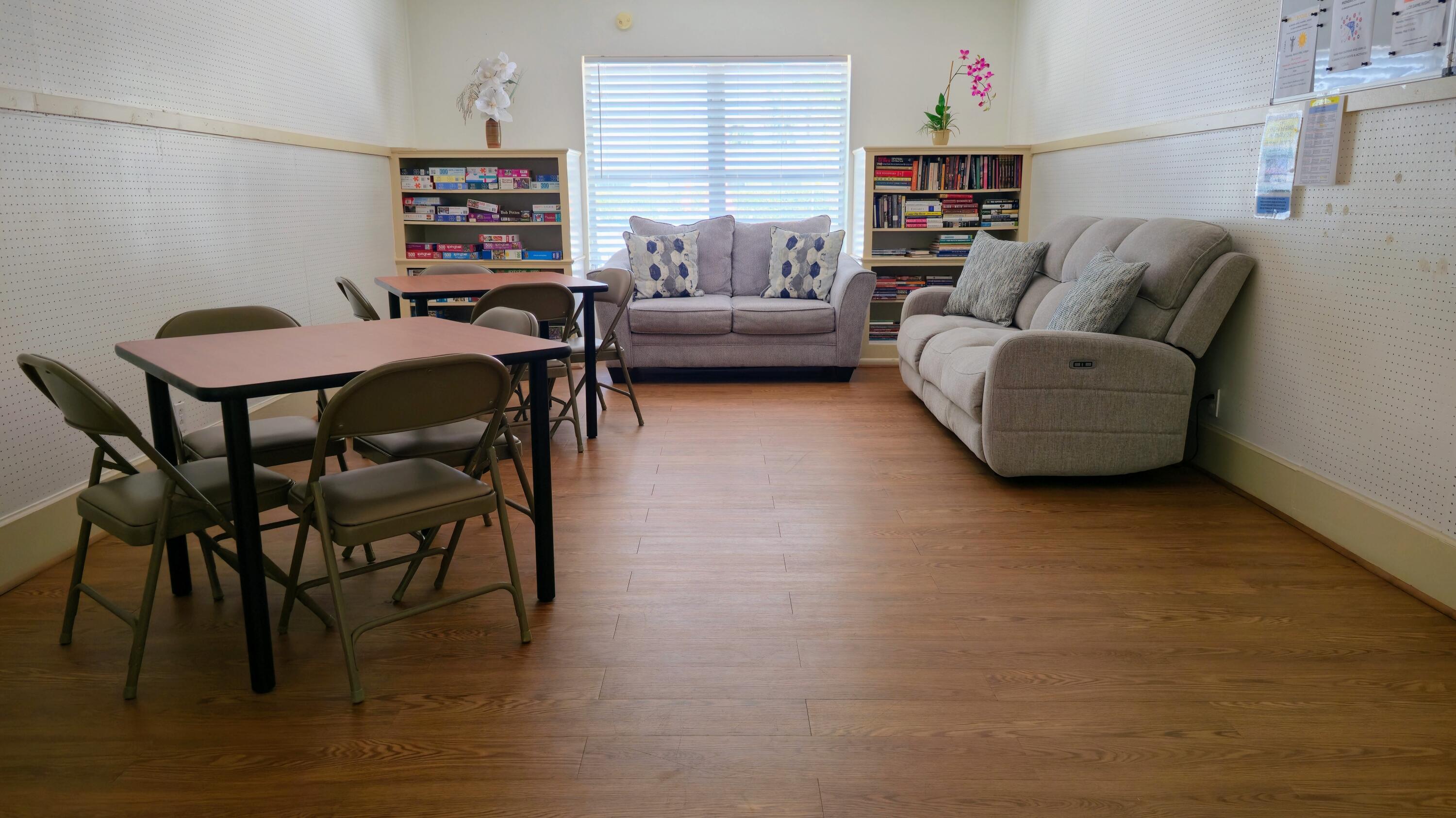 CRESTHAVEN VILLAS 2 CONDO - Residential