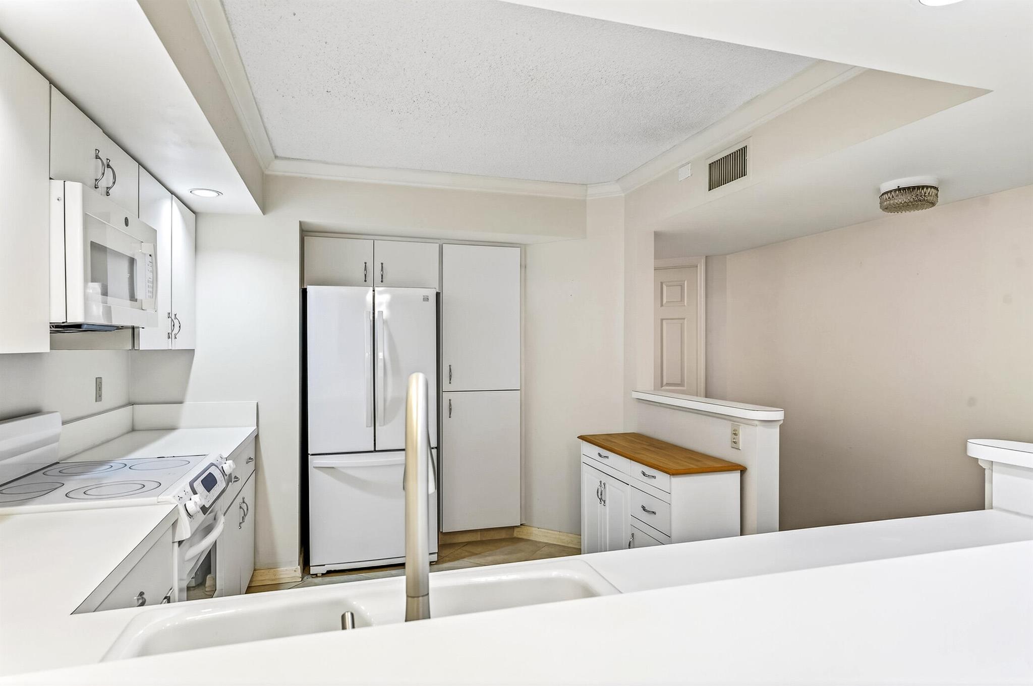 SEAQUAY CONDOMINIUM - Residential