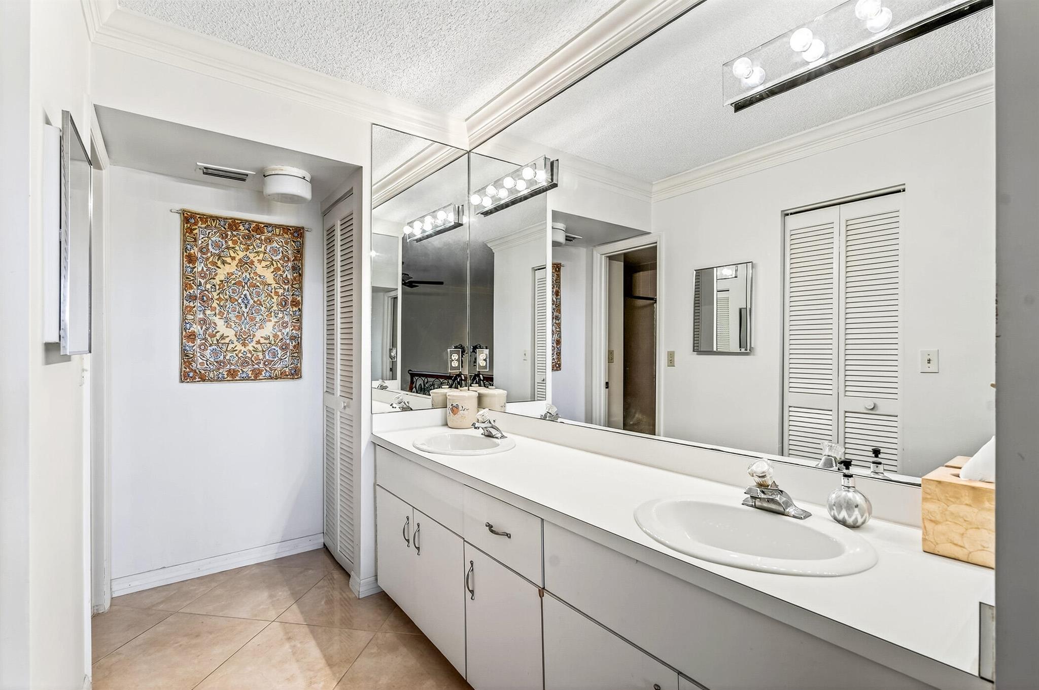 SEAQUAY CONDOMINIUM - Residential