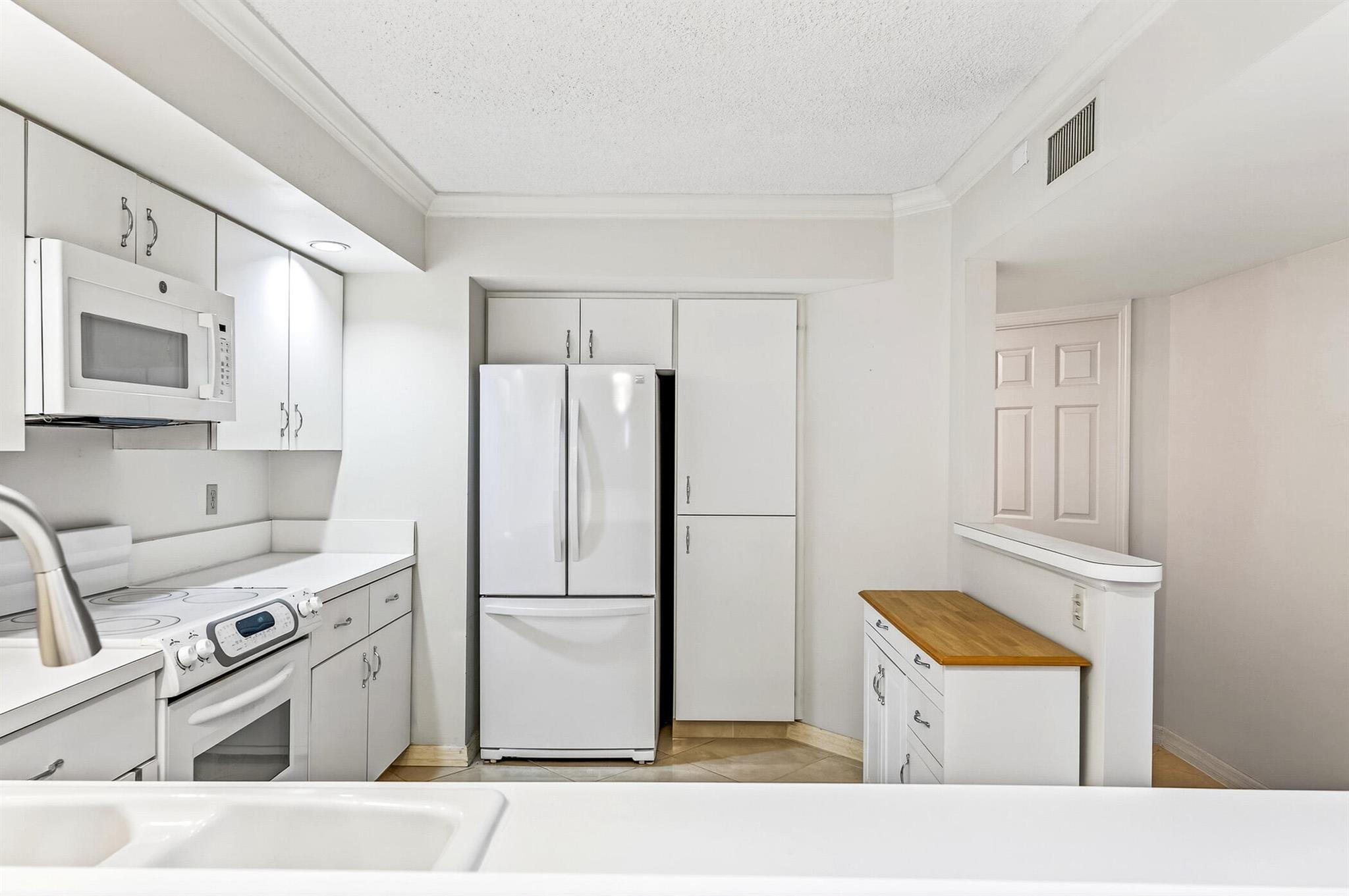 SEAQUAY CONDOMINIUM - Residential