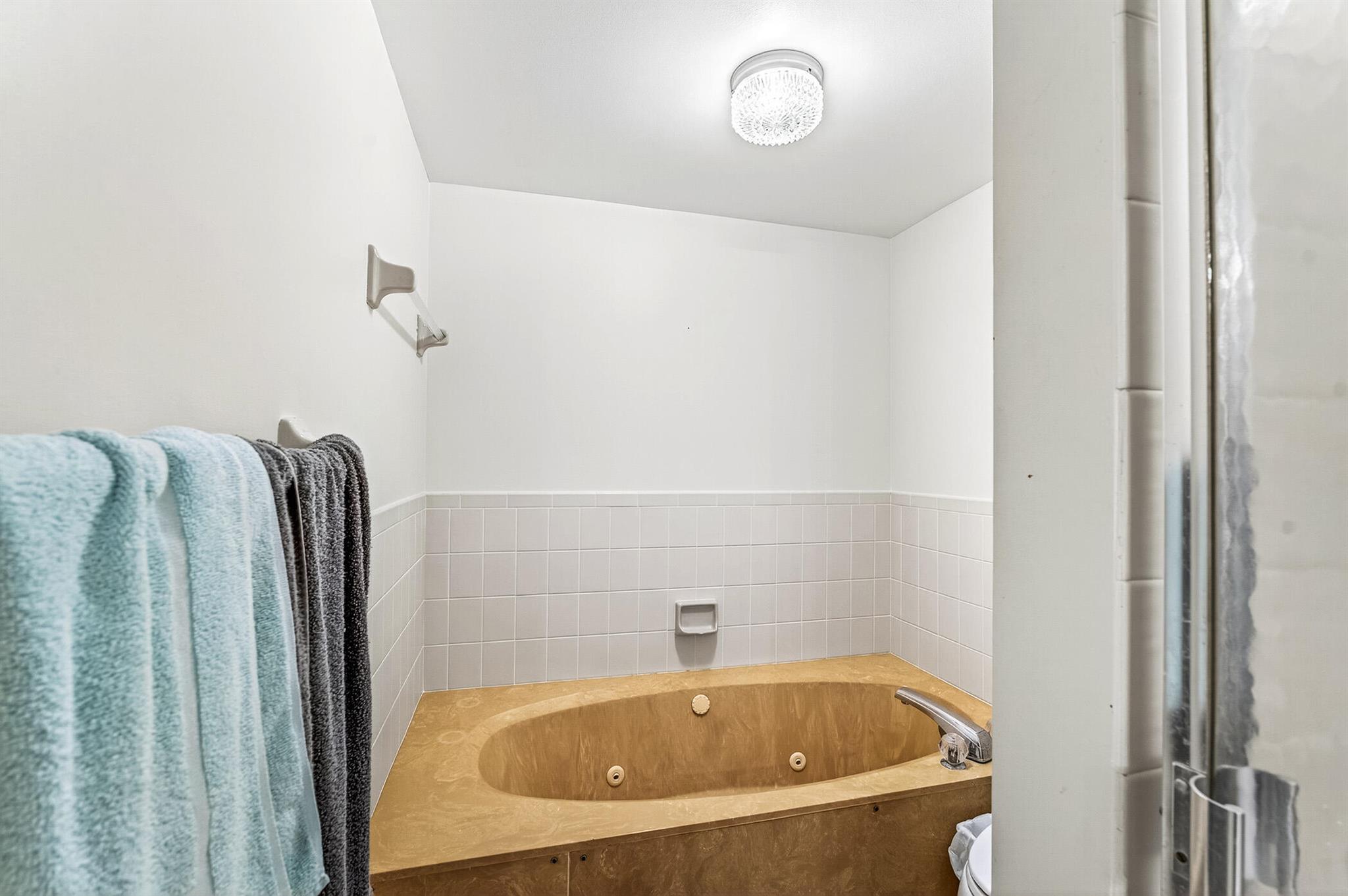 SEAQUAY CONDOMINIUM - Residential