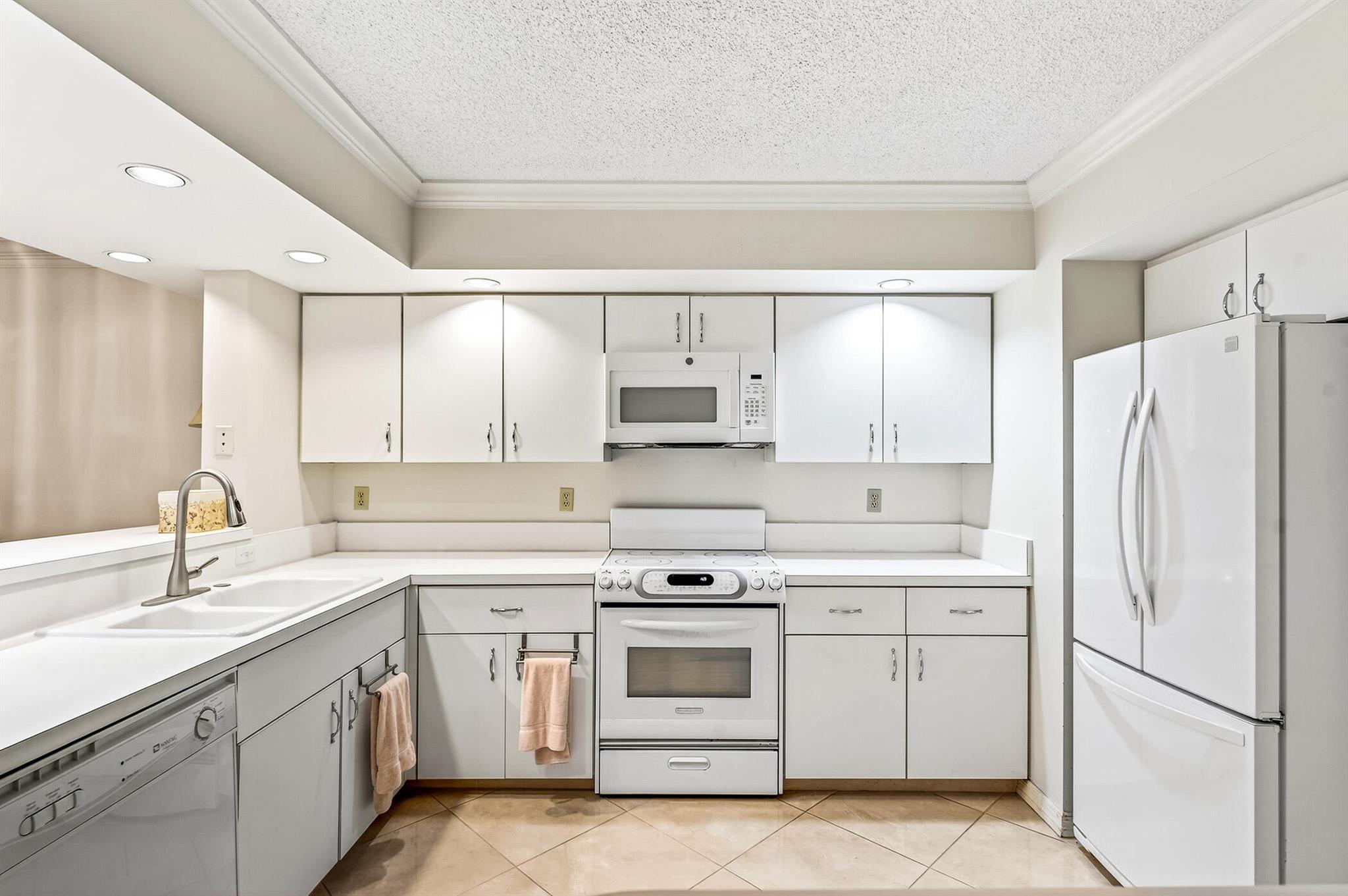 SEAQUAY CONDOMINIUM - Residential