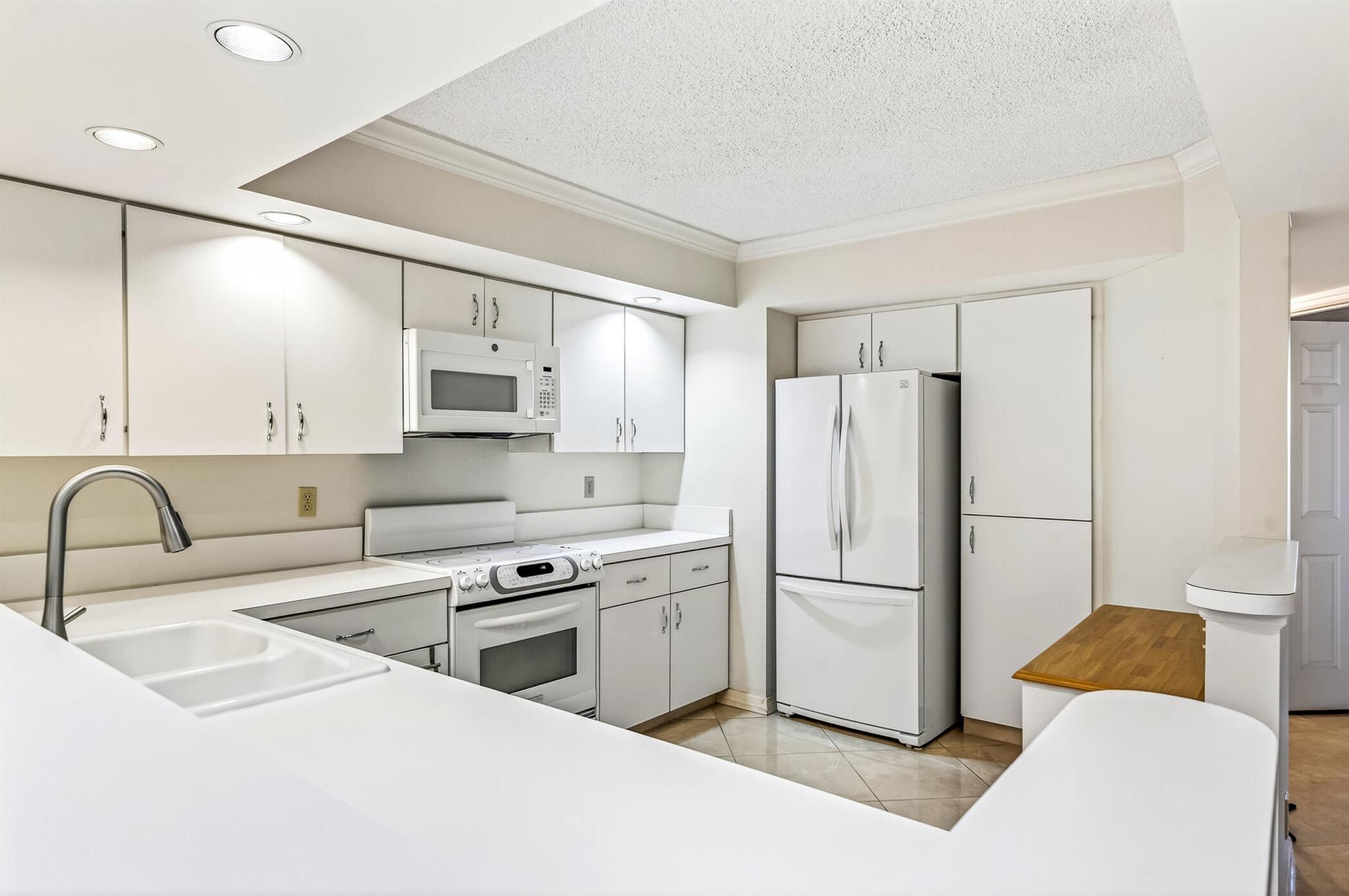 SEAQUAY CONDOMINIUM - Residential
