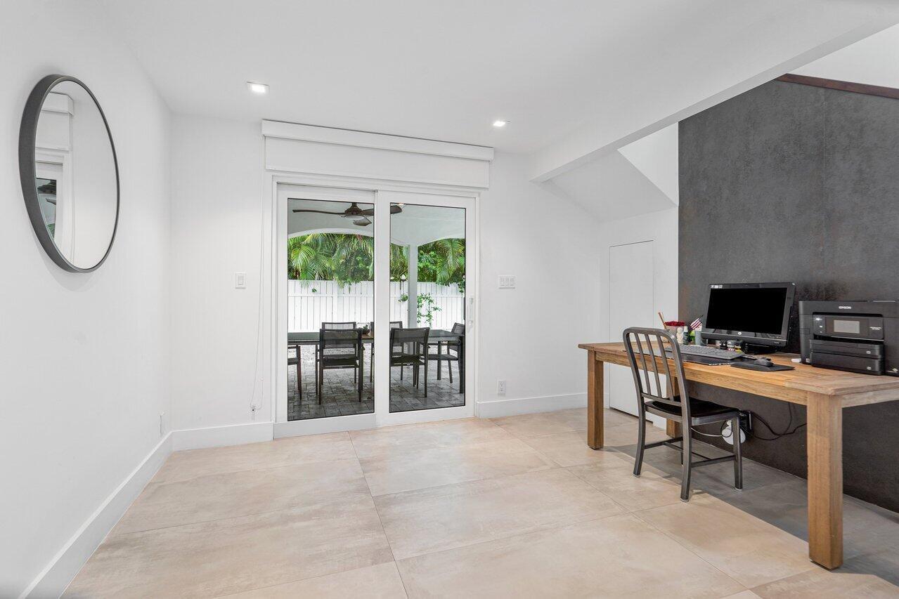 1145 SW 20th Street, Boca Raton, FL, 33486/$2,090,000 4 1145 SW 20th Street
