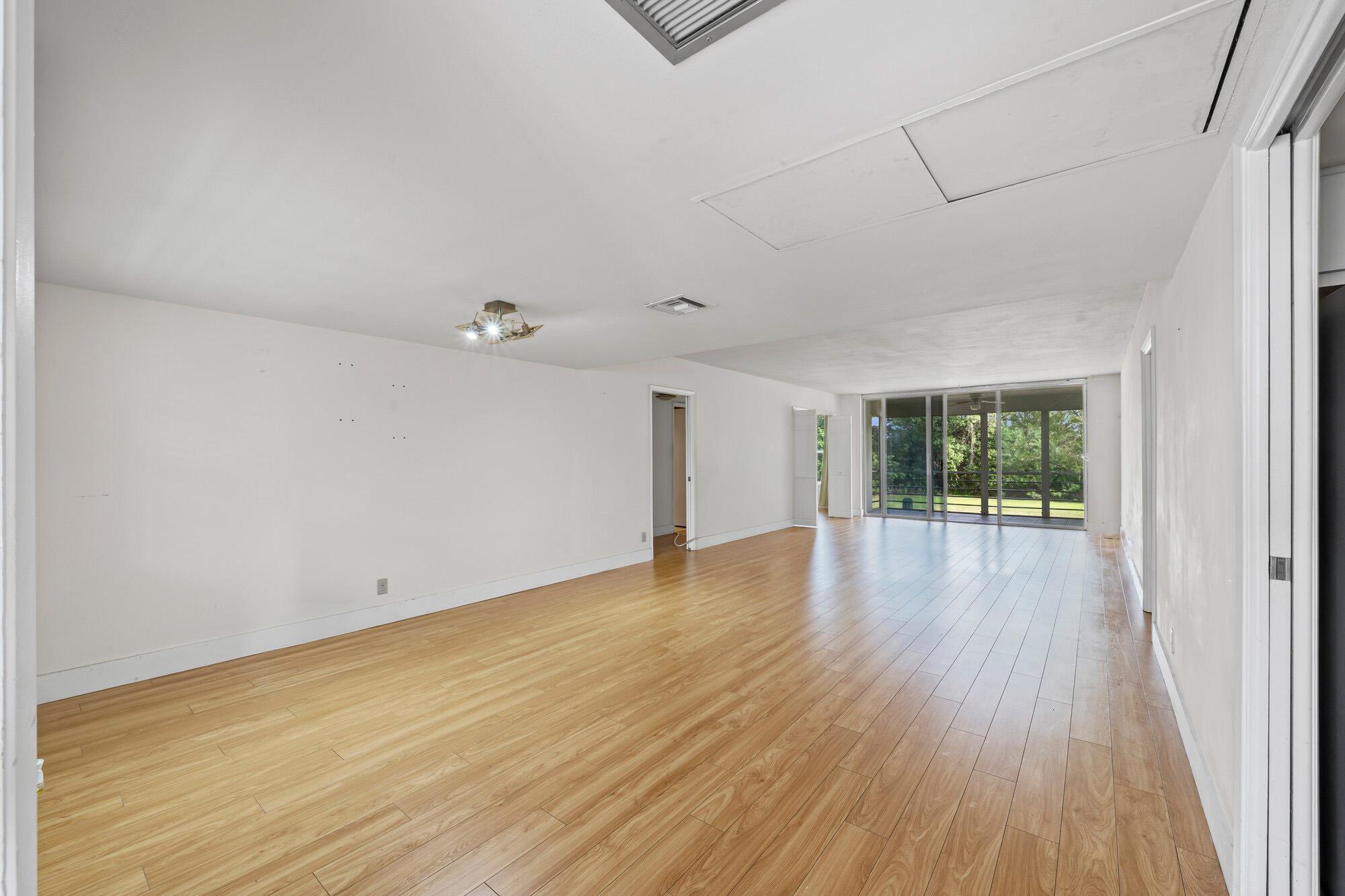 PALM-AIRE CONDO # 8 - Residential