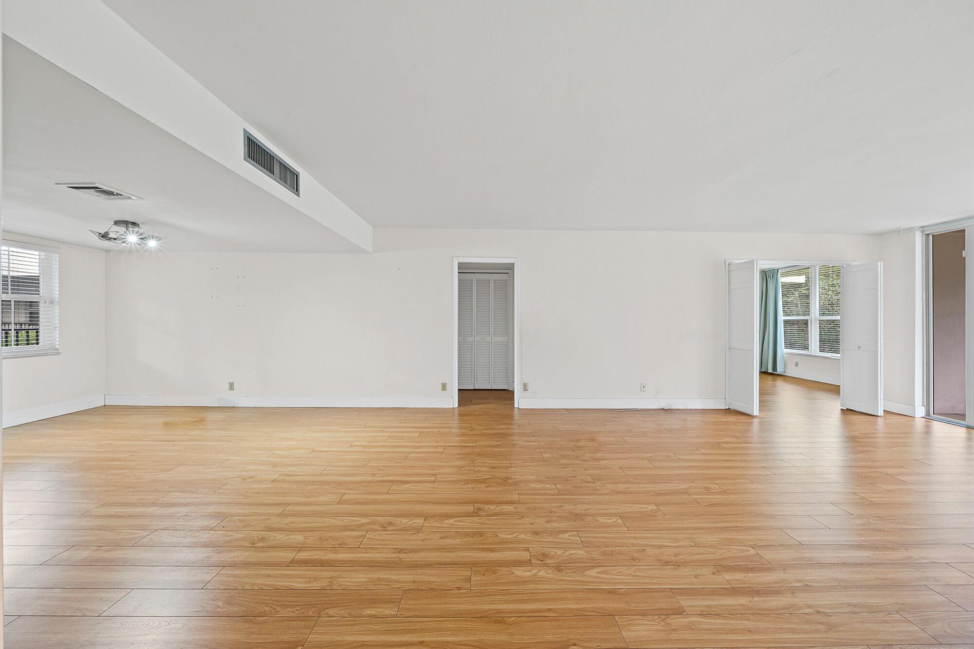 PALM-AIRE CONDO # 8 - Residential