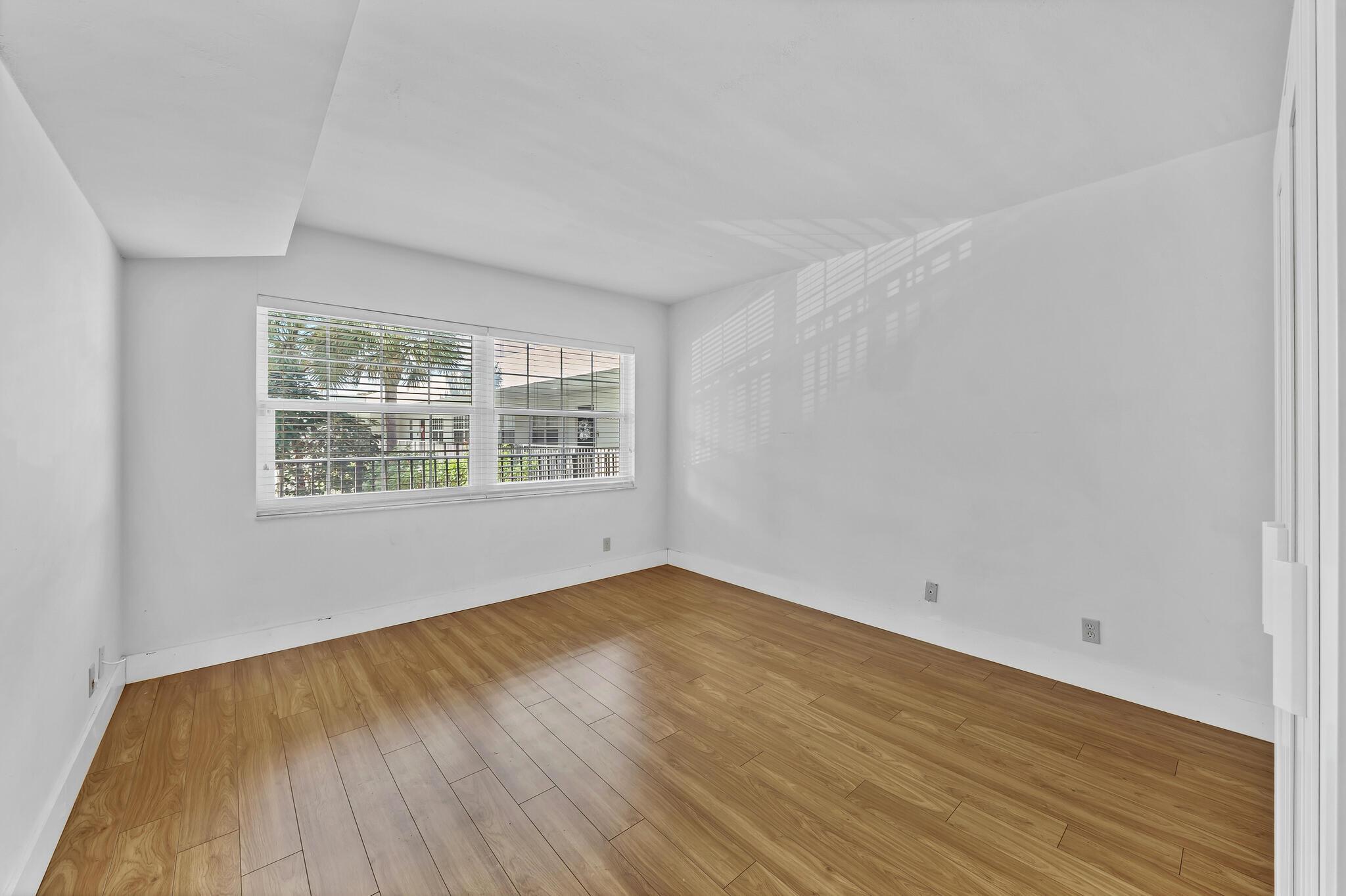 PALM-AIRE CONDO # 8 - Residential