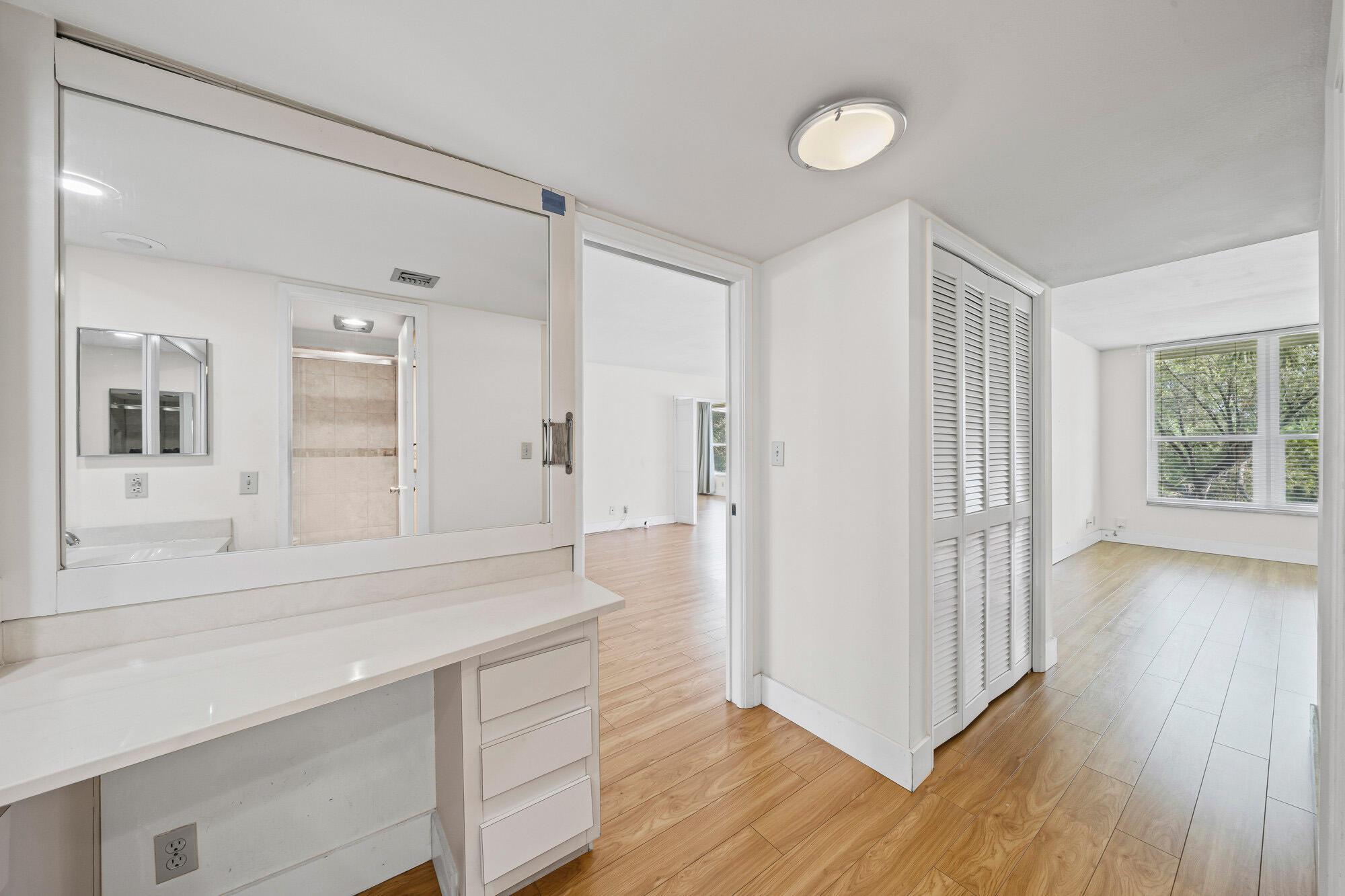 PALM-AIRE CONDO # 8 - Residential