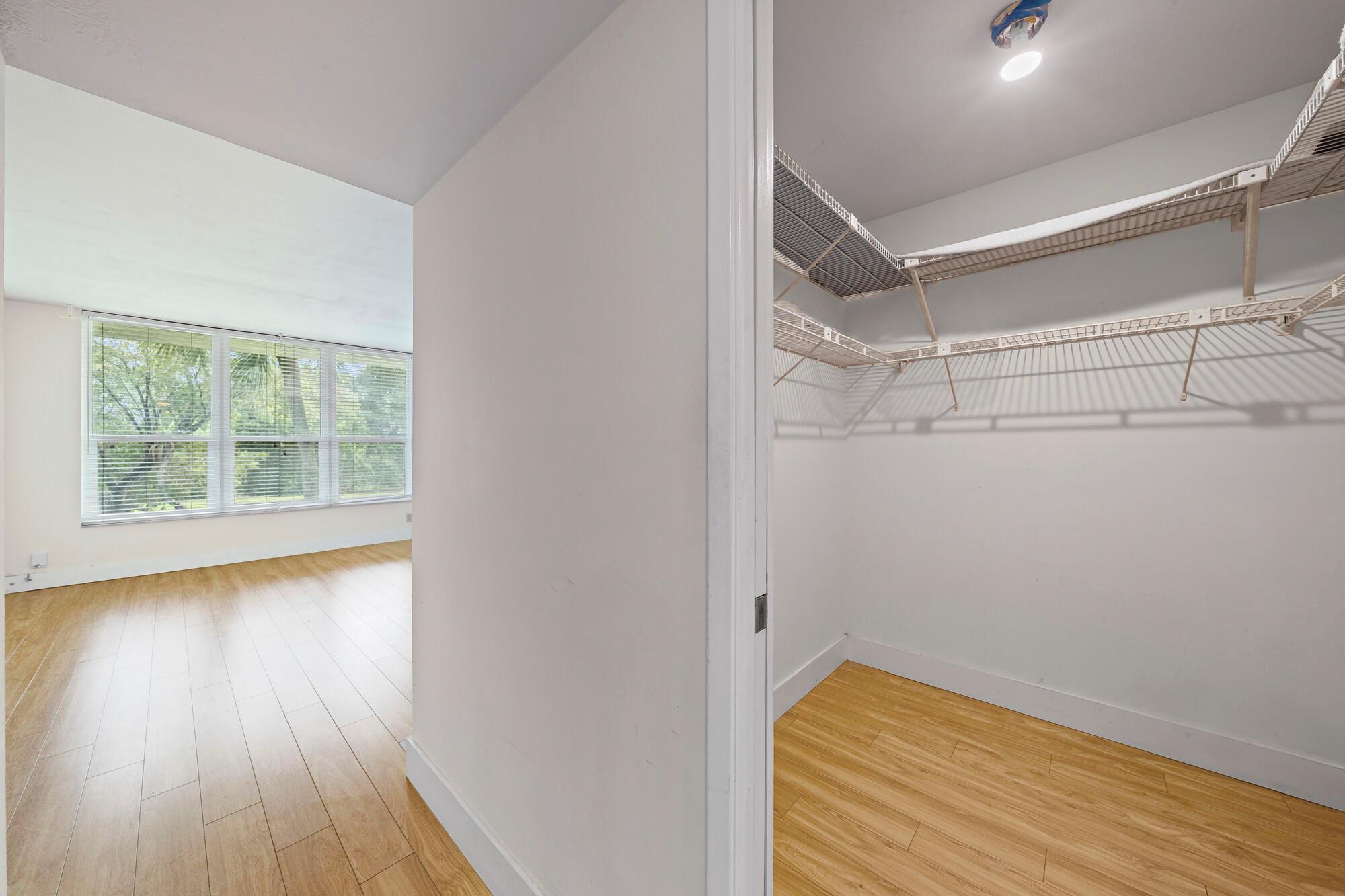 PALM-AIRE CONDO # 8 - Residential