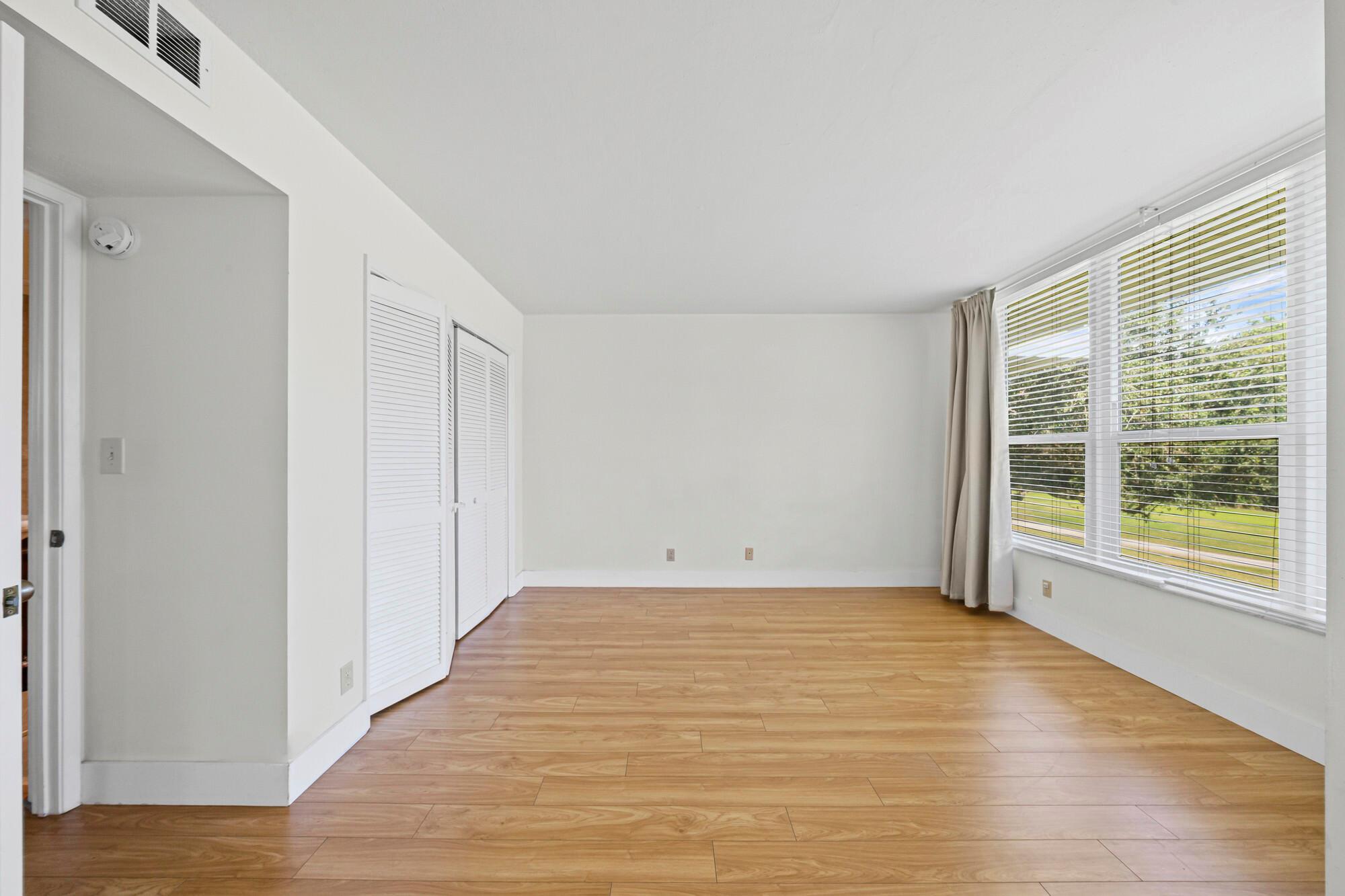 PALM-AIRE CONDO # 8 - Residential