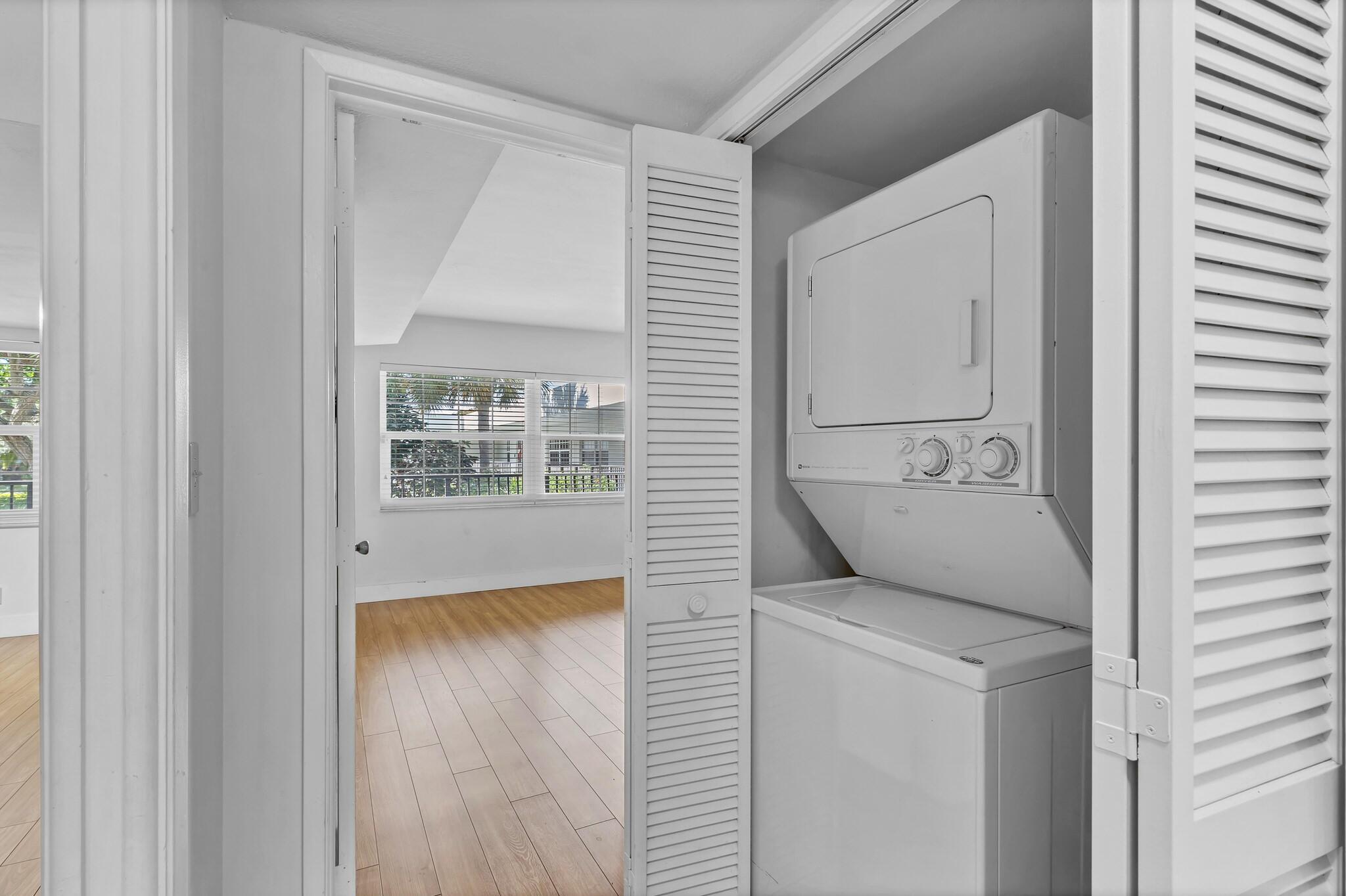 PALM-AIRE CONDO # 8 - Residential