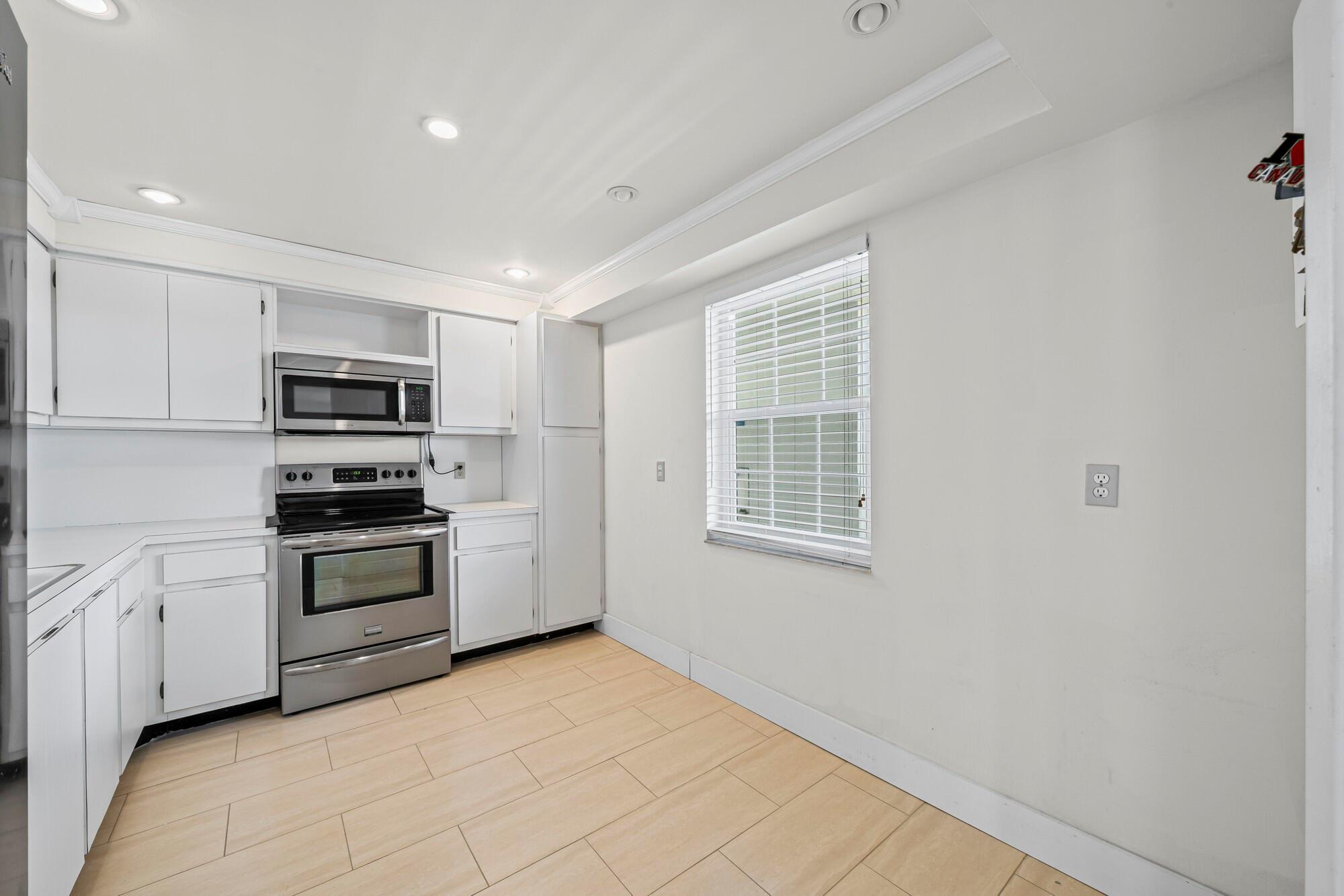 PALM-AIRE CONDO # 8 - Residential