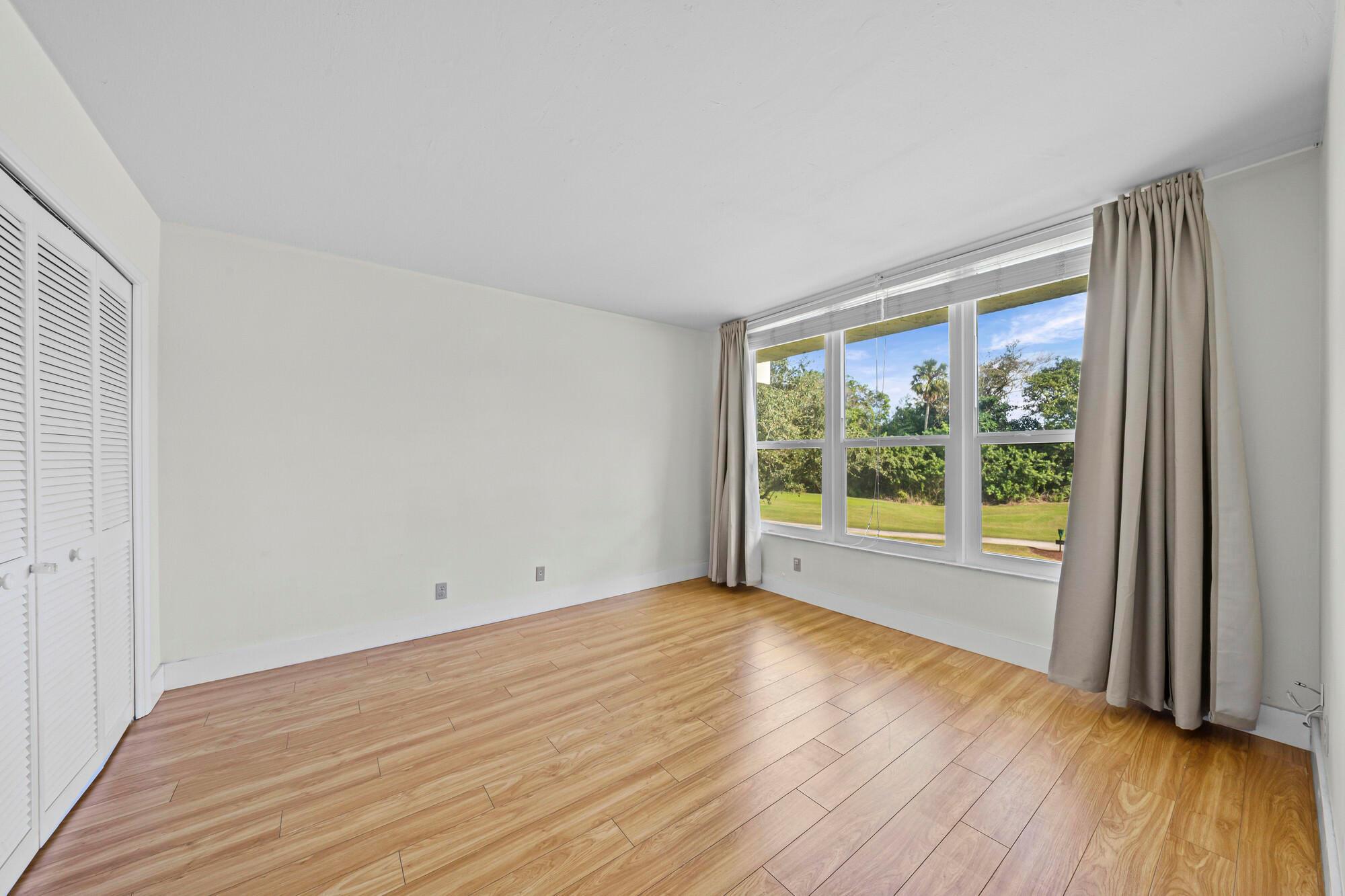 PALM-AIRE CONDO # 8 - Residential