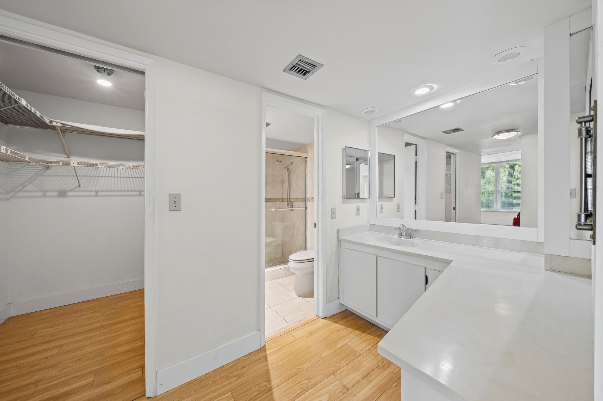 PALM-AIRE CONDO # 8 - Residential