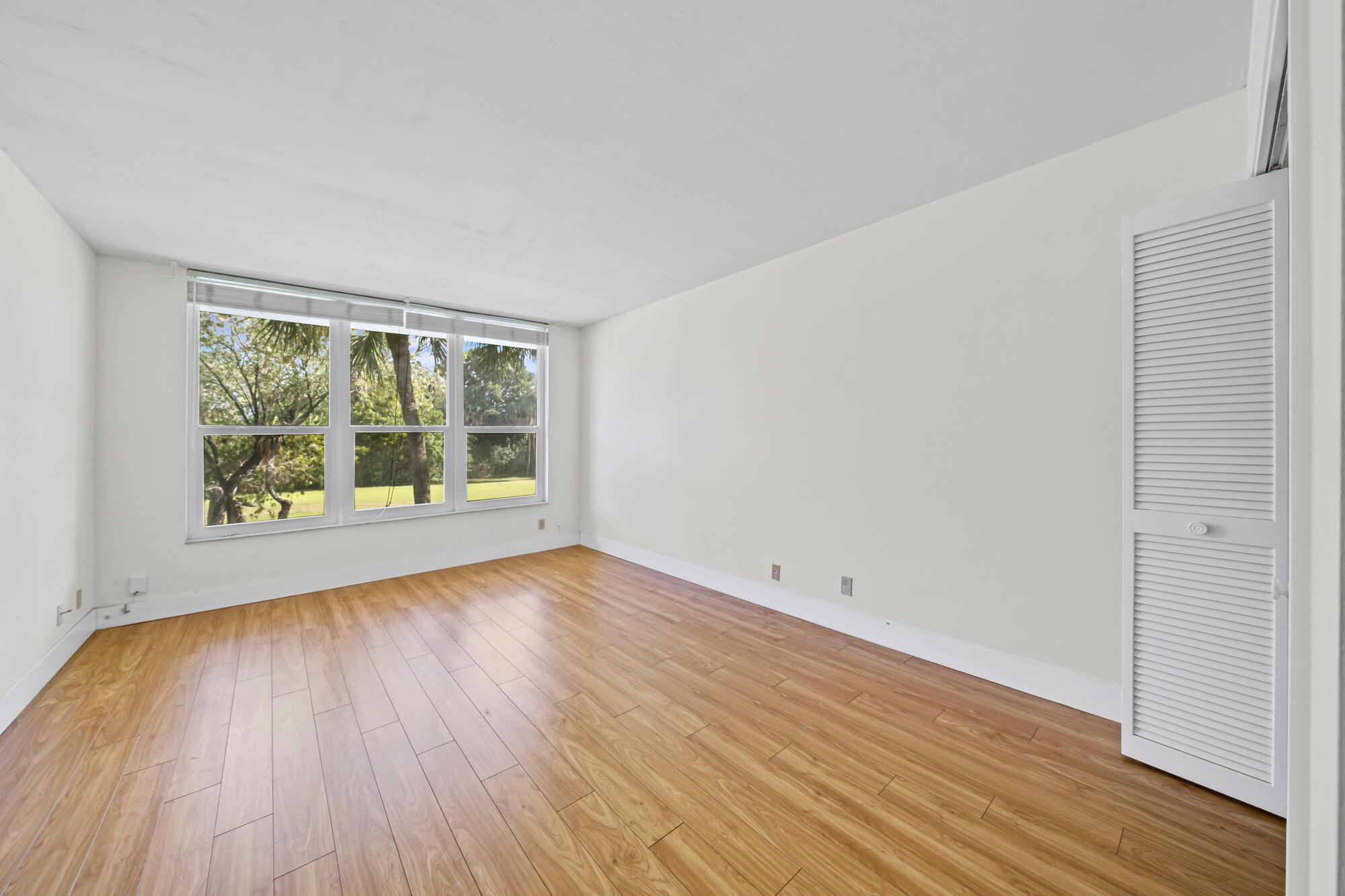 PALM-AIRE CONDO # 8 - Residential