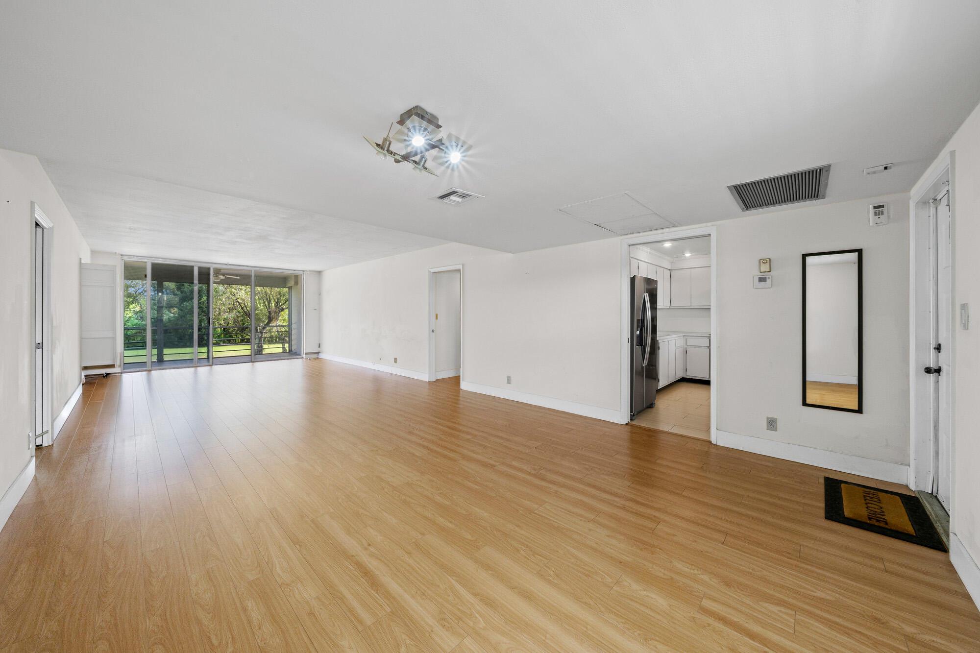 PALM-AIRE CONDO # 8 - Residential