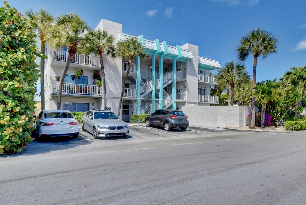 Photo of 2715 NE 49th Street #208, Fort Lauderdale, FL 33308 (MLS # F10485073)