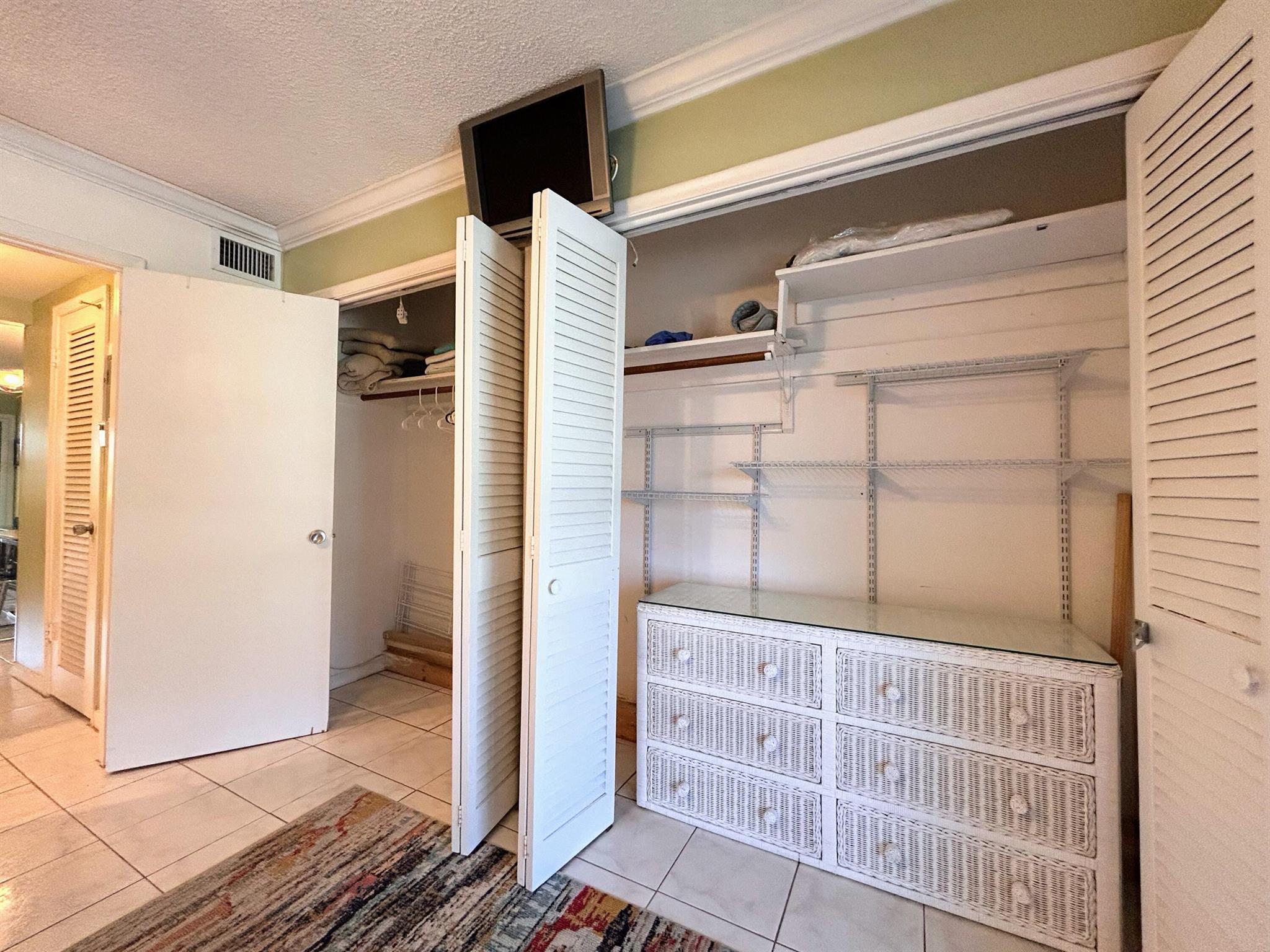 STERLING VILLAGE 450 COND - Residential