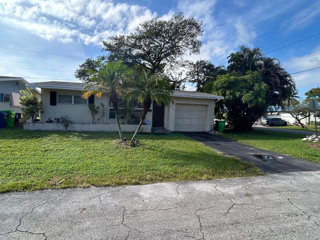 Photo of 6828 NW 30th St, Sunrise, FL 33313 (MLS # F10540686)