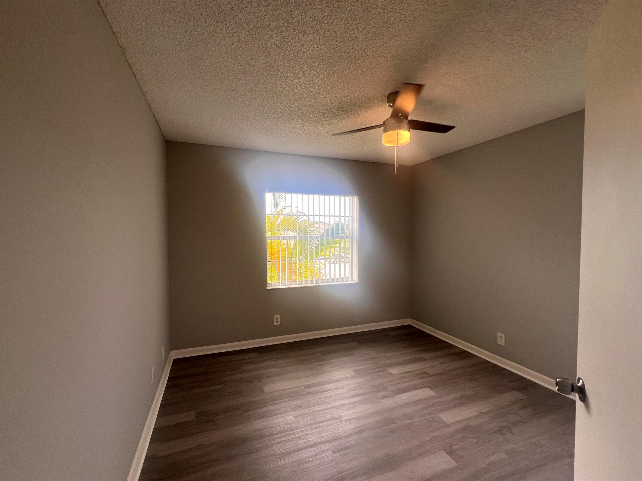 ABBEY PARK GARDENS I COND - Residential Lease