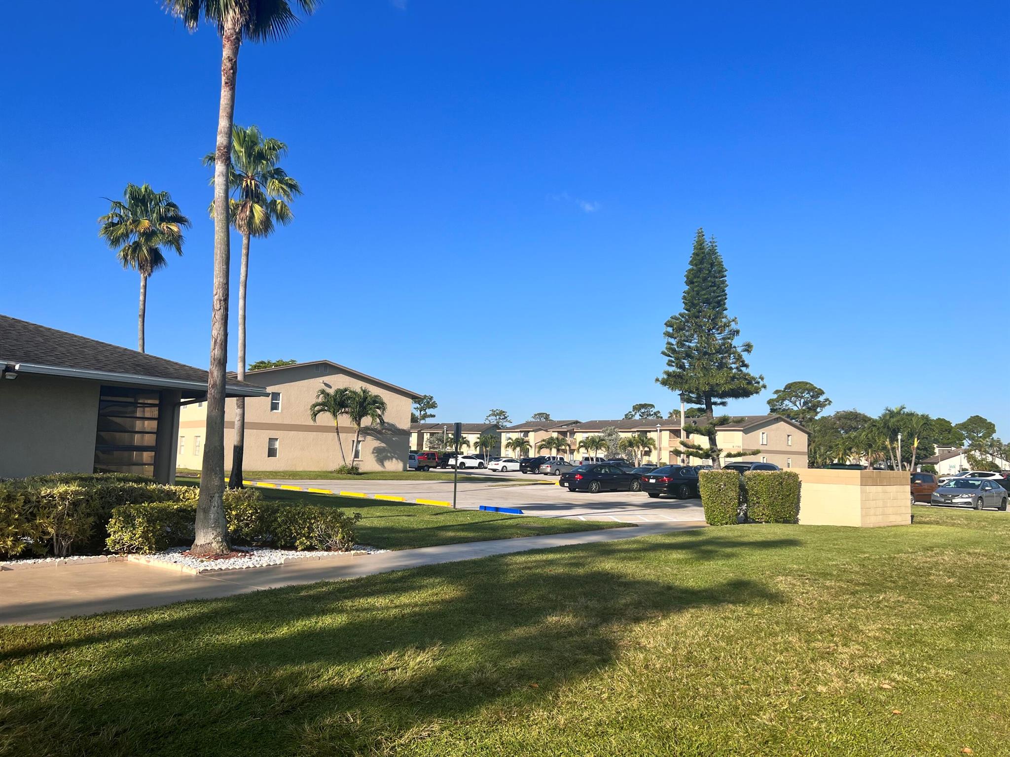 ABBEY PARK GARDENS I COND - Residential Lease